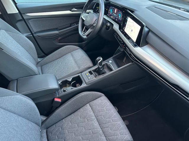 Fahrzeugabbildung Volkswagen Golf 2.0 TDI Move+CarPlay+LED+Navi+AllW.LM+SHZ+