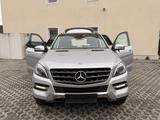 Mercedes-Benz ML 250 BlueTEC 4MATIC Luftfederung verliert Luft - silberne Mercedes-Benz ML 250