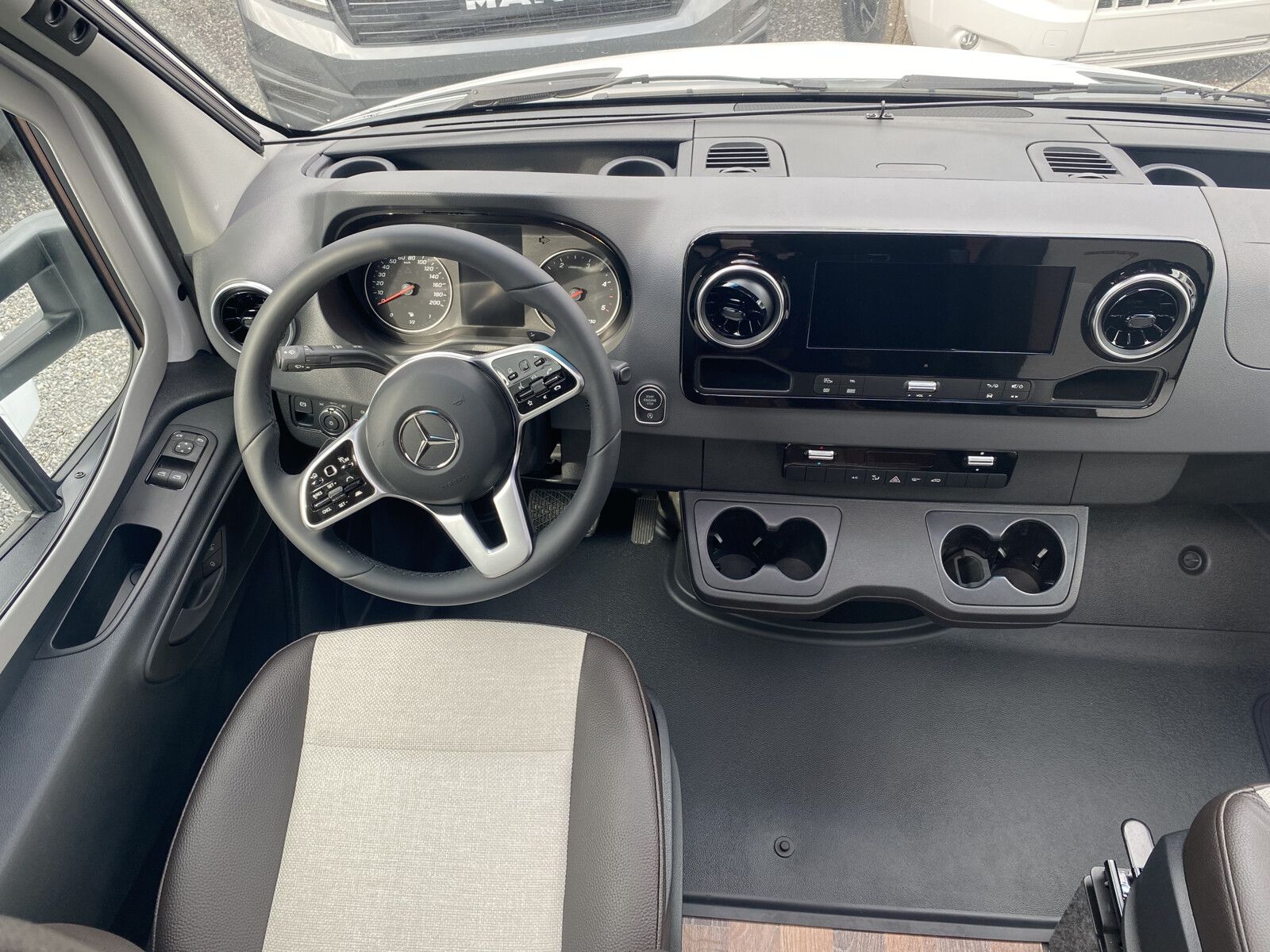 Fahrzeugabbildung Weinsberg CaraCompact MB EDITION PEPPER 640 MEG Automatik