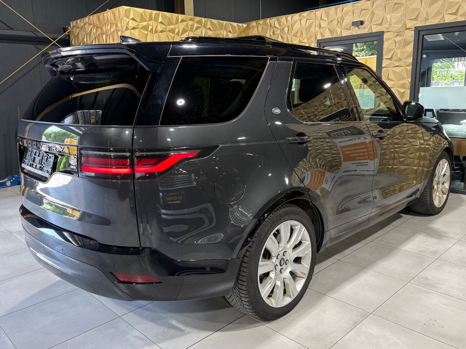 Fahrzeugabbildung Land Rover Discovery 5 R-Dynamic HSE D300 AWD/7-SITZ/PANO/