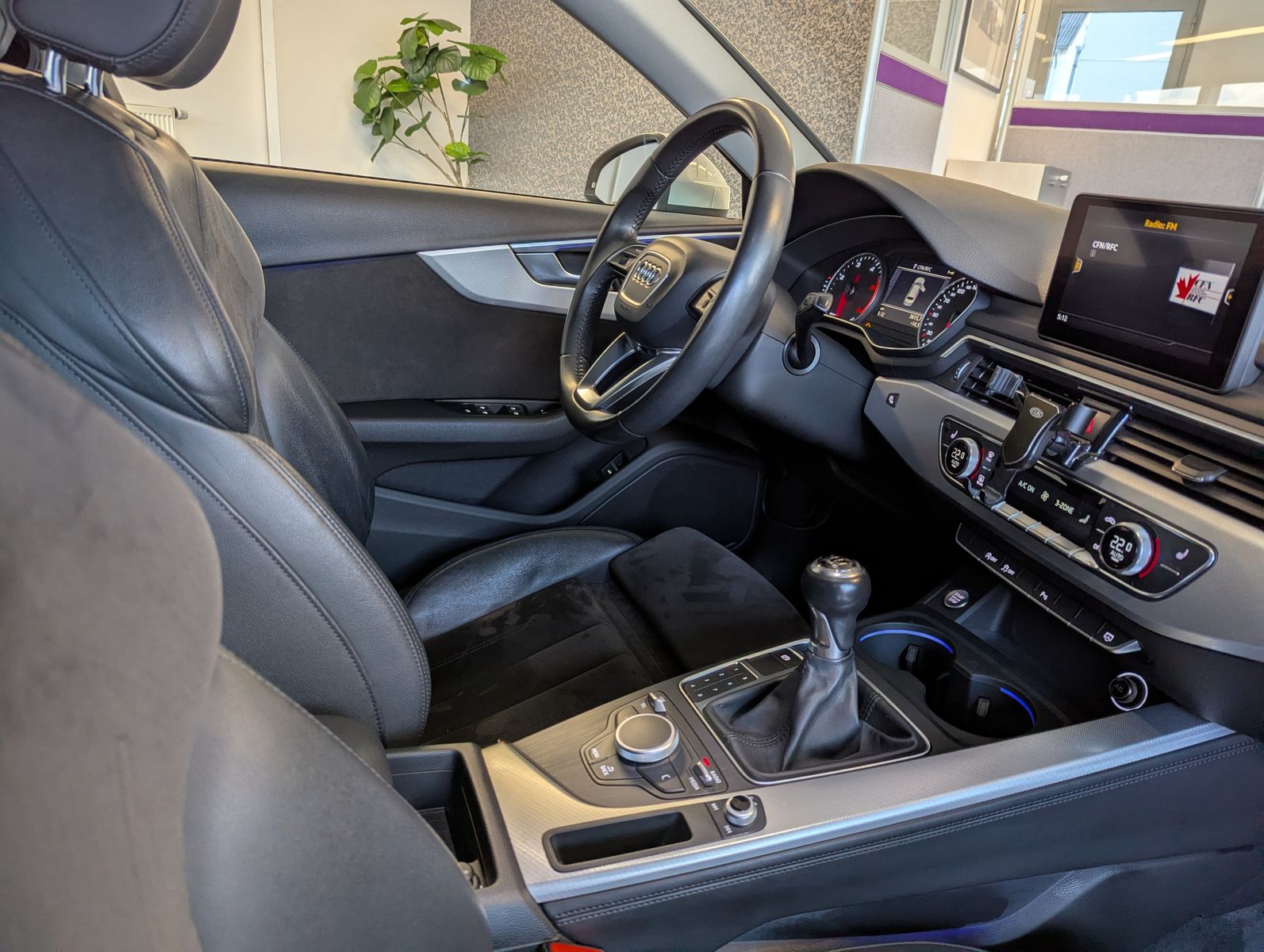 AUDI A4 2.0 TDI design ultra Sport-Fahrwerk Alcantara - Image 13