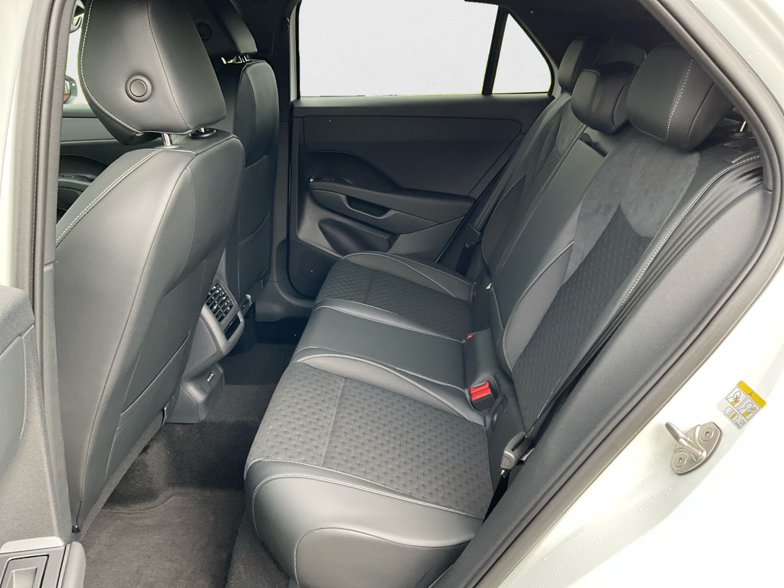Volkswagen T-Roc - Bild 13