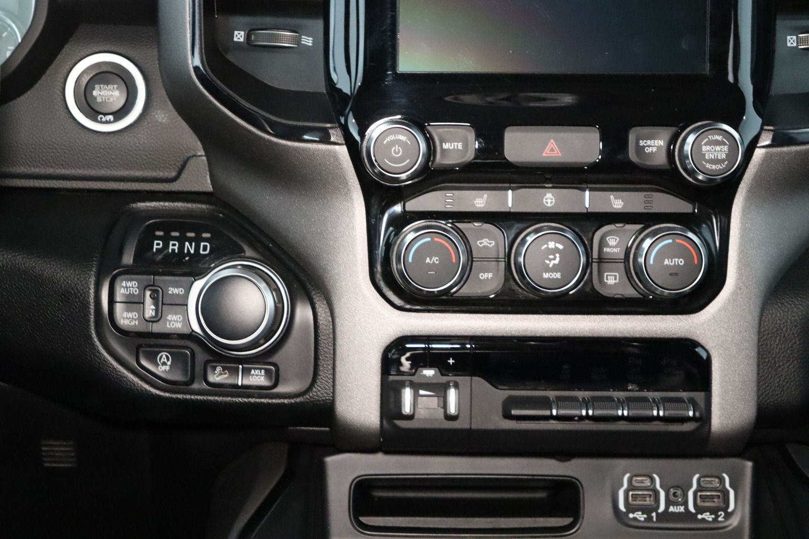 Fahrzeugabbildung Dodge Ram 1500 5.7 V8 Crew Cab Big Horn * Built to Ser