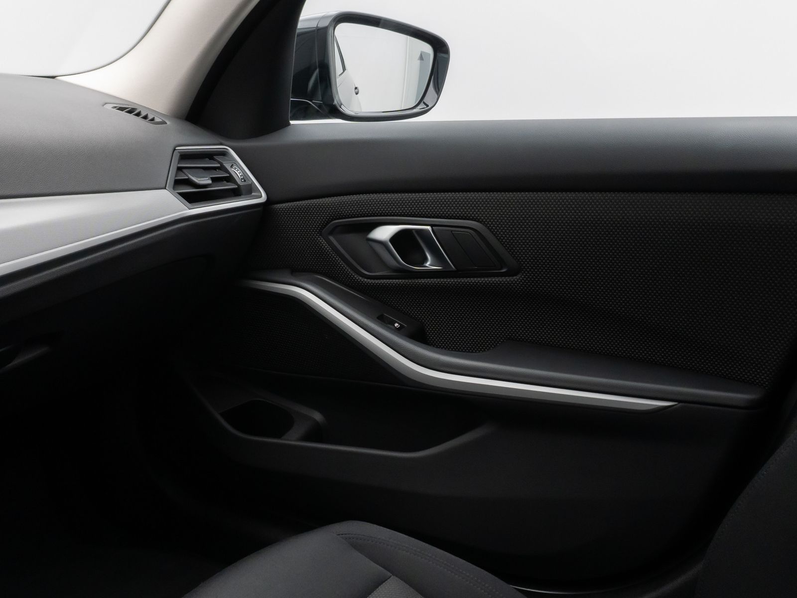 Fahrzeugabbildung BMW 330i xD DAB HUD CockPitPro PDCFernlichtassist