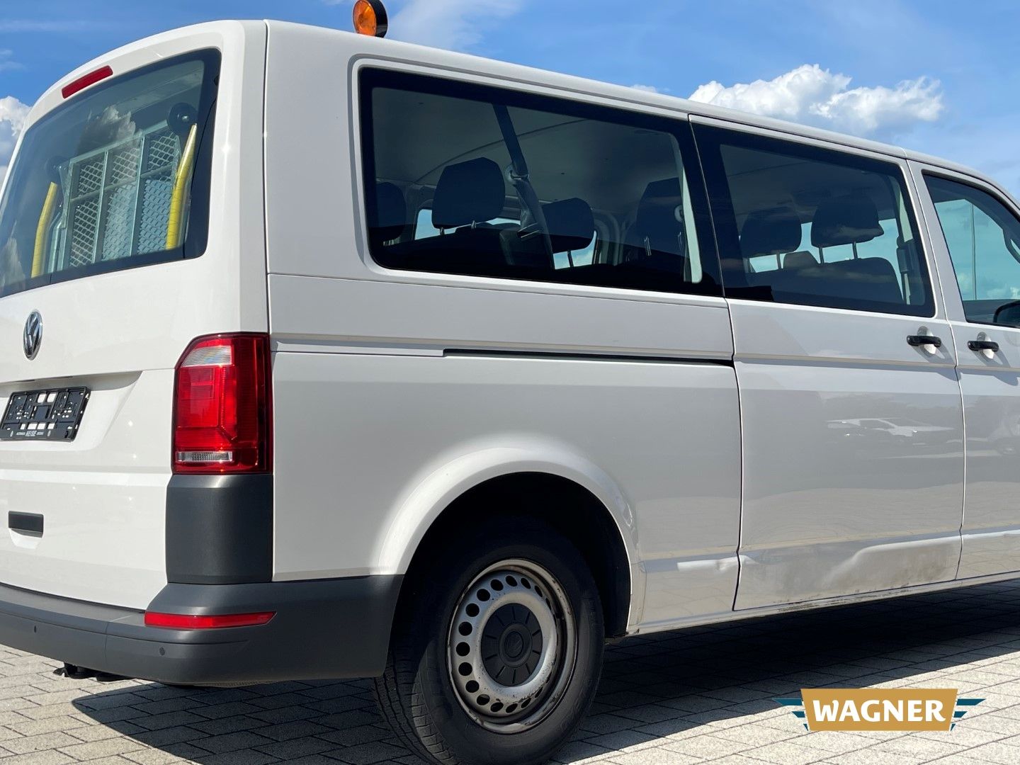 Fahrzeugabbildung Volkswagen T6 Kombi lang 9 Sitzer Rampe Klimaanlage