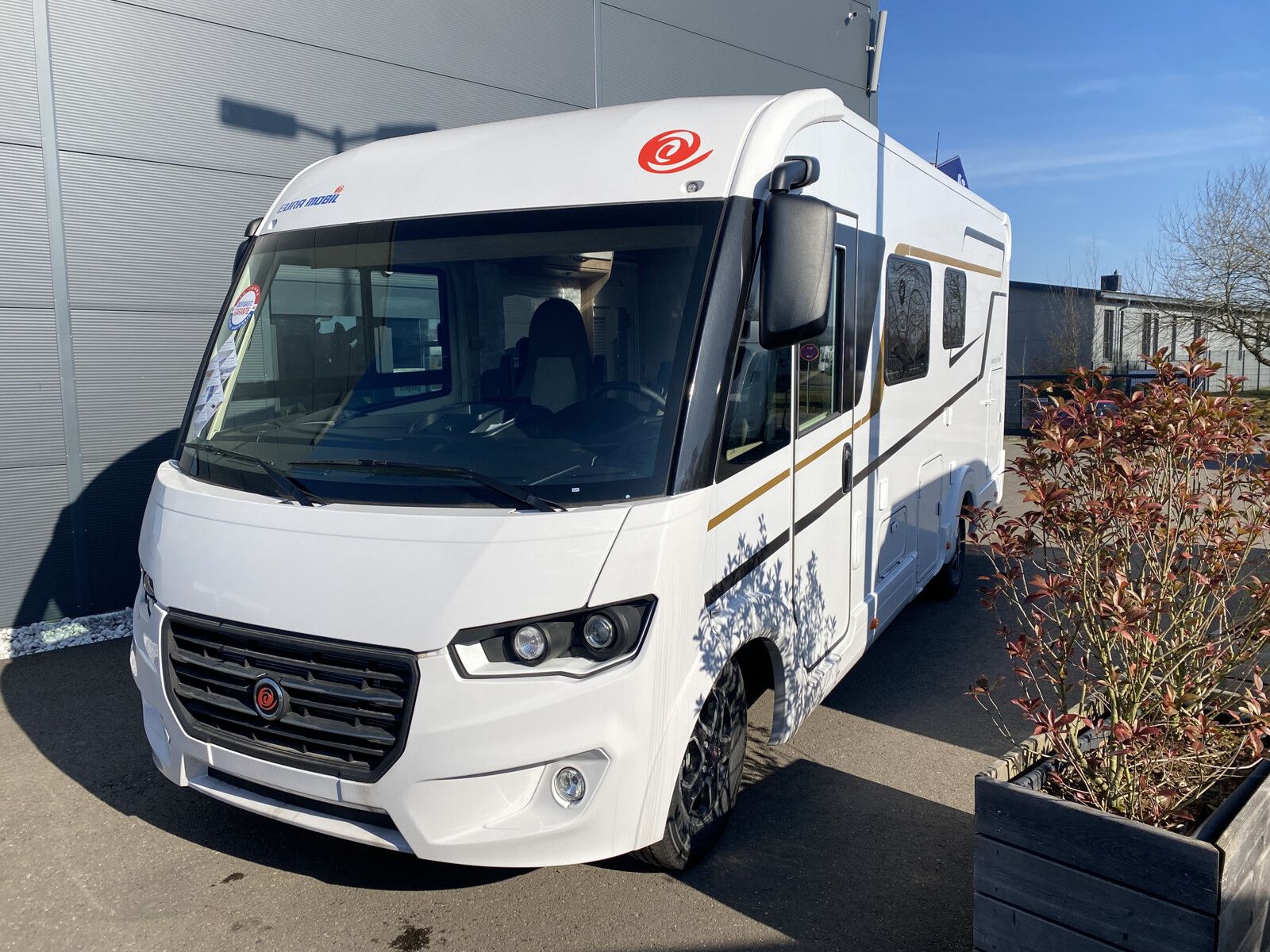 Fahrzeugabbildung Eura Mobil Integra Line IL 695 LF Mondial Plus, Autom.