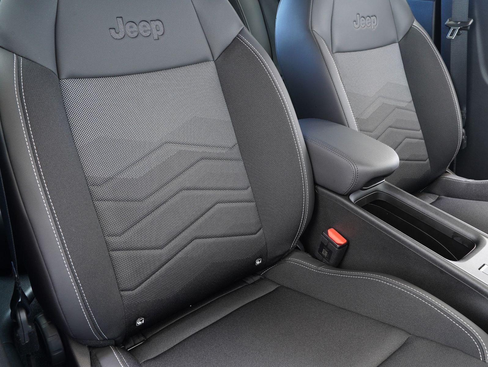 Fahrzeugabbildung Jeep Avenger 1.2 T-GDI Altitude