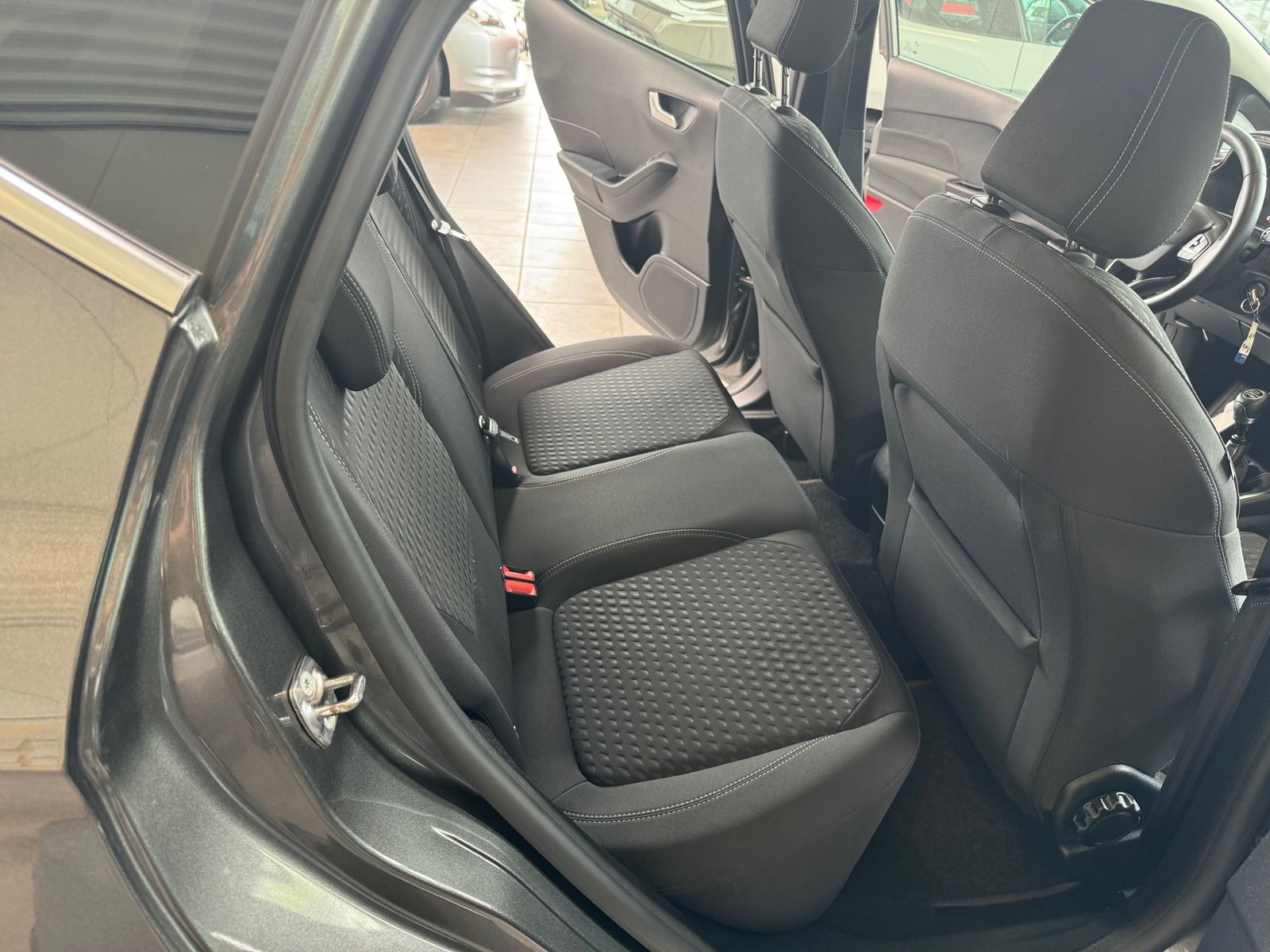 Fahrzeugabbildung Ford Fiesta Titanium/Winterpaket/LED/Sportsitze