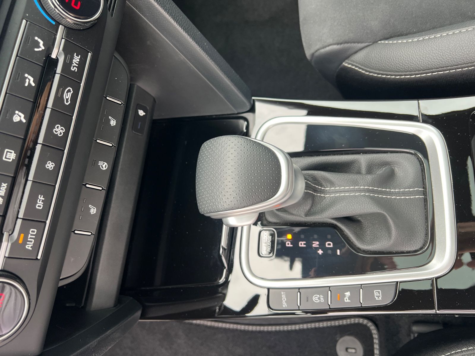 Fahrzeugabbildung Kia Ceed SW 1.5T 140 DCT7 GT-Line Leder Tec 18Z GD