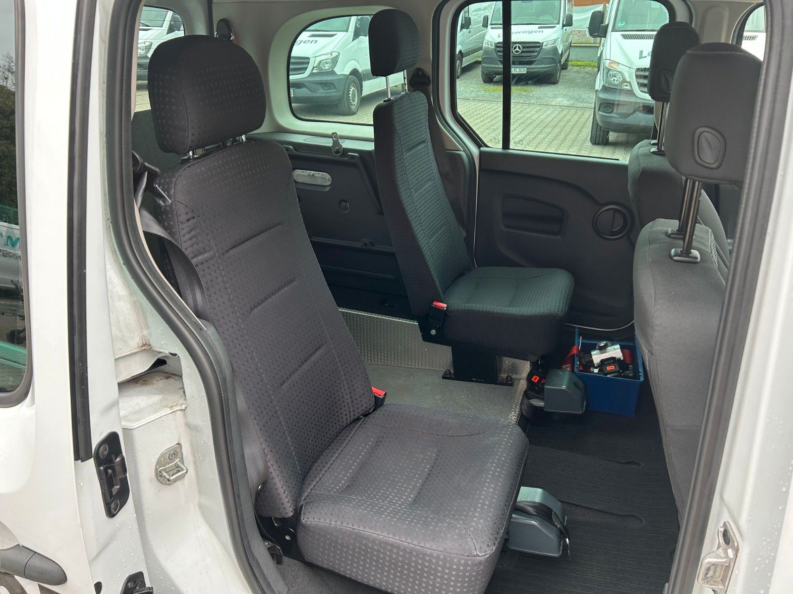 Fahrzeugabbildung Mercedes-Benz Citan Kombi 111 CDI lang Rolli Rampe