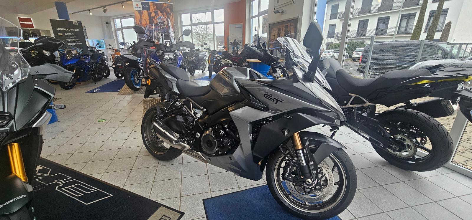 Suzuki GSX-S 1000 GT  in Blau oder Anthrazit