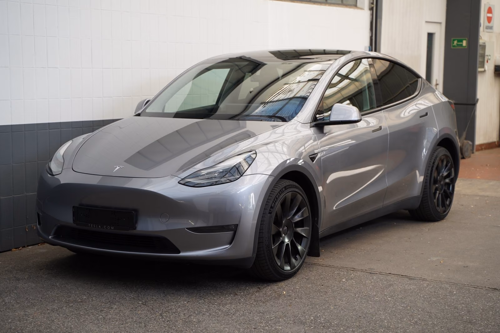 Tesla Model Y Long Range AWD *ACC-Boost*AHK*20-Zoll*Mw