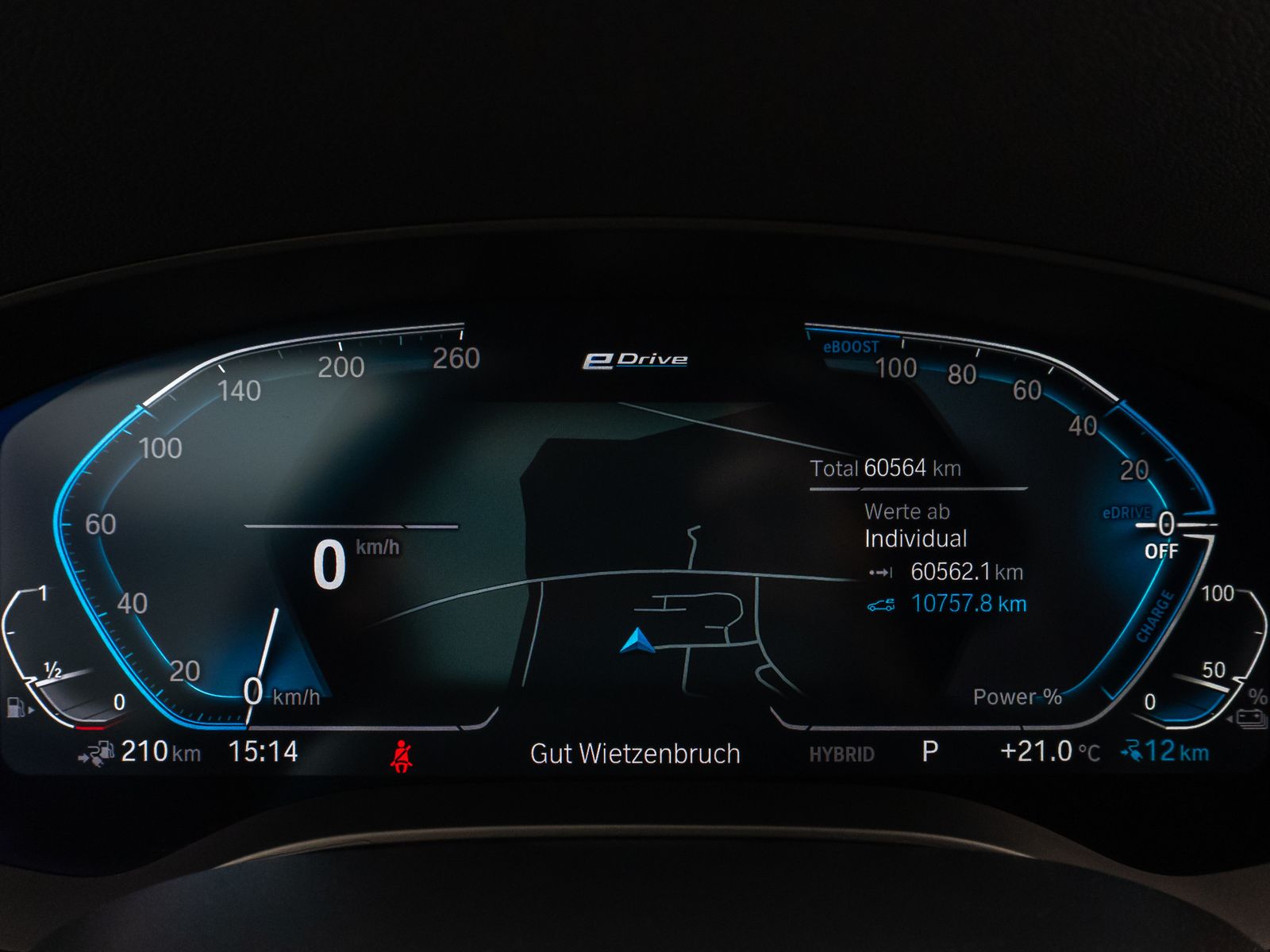 Fahrzeugabbildung BMW 530e xD HUD DAB CockPitPro PDC Komfort Alarm LED
