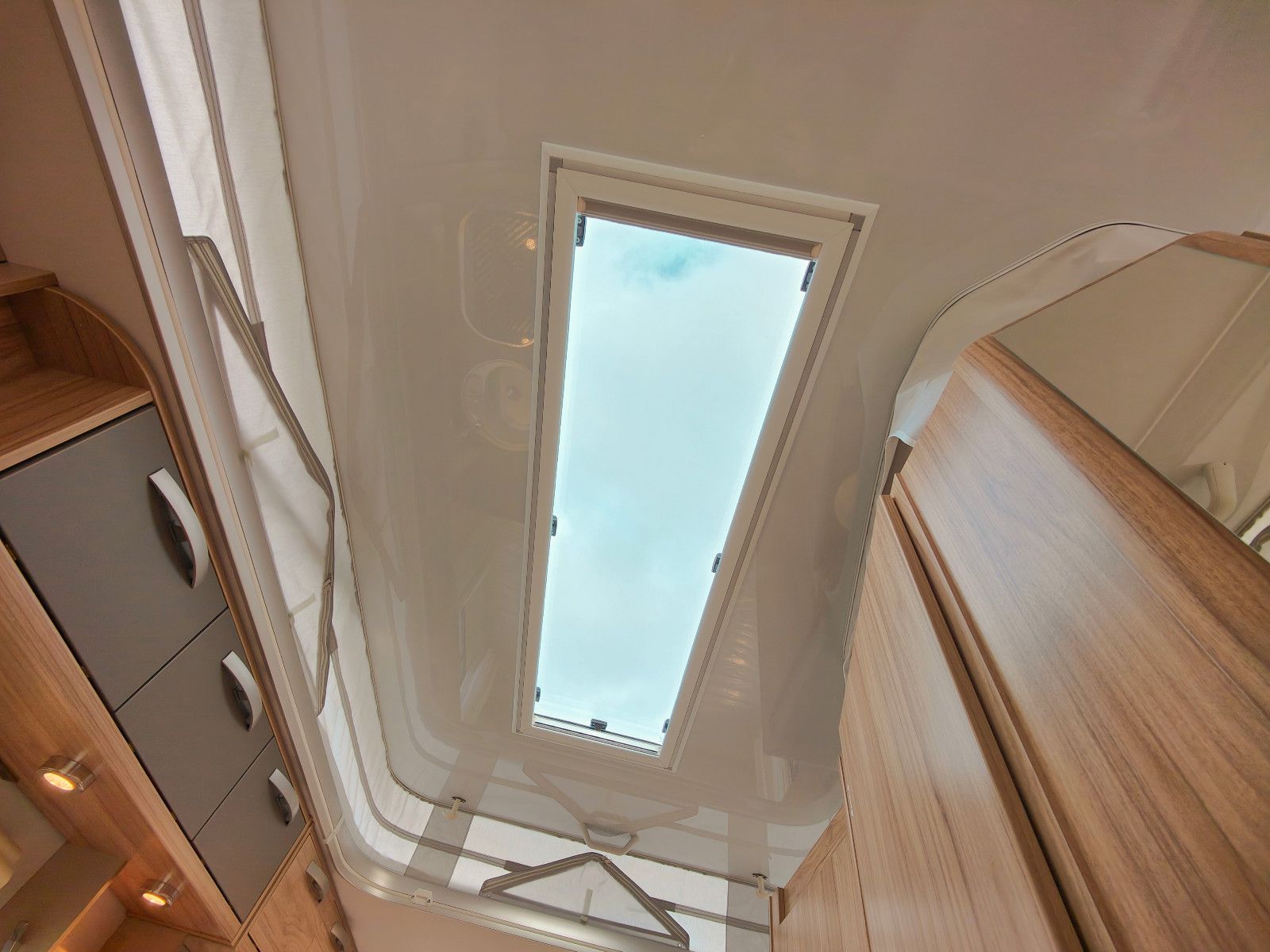 Fahrzeugabbildung HYMER / ERIBA / HYMERCAR Feeling 442 - 6.824€ Sparen!!!