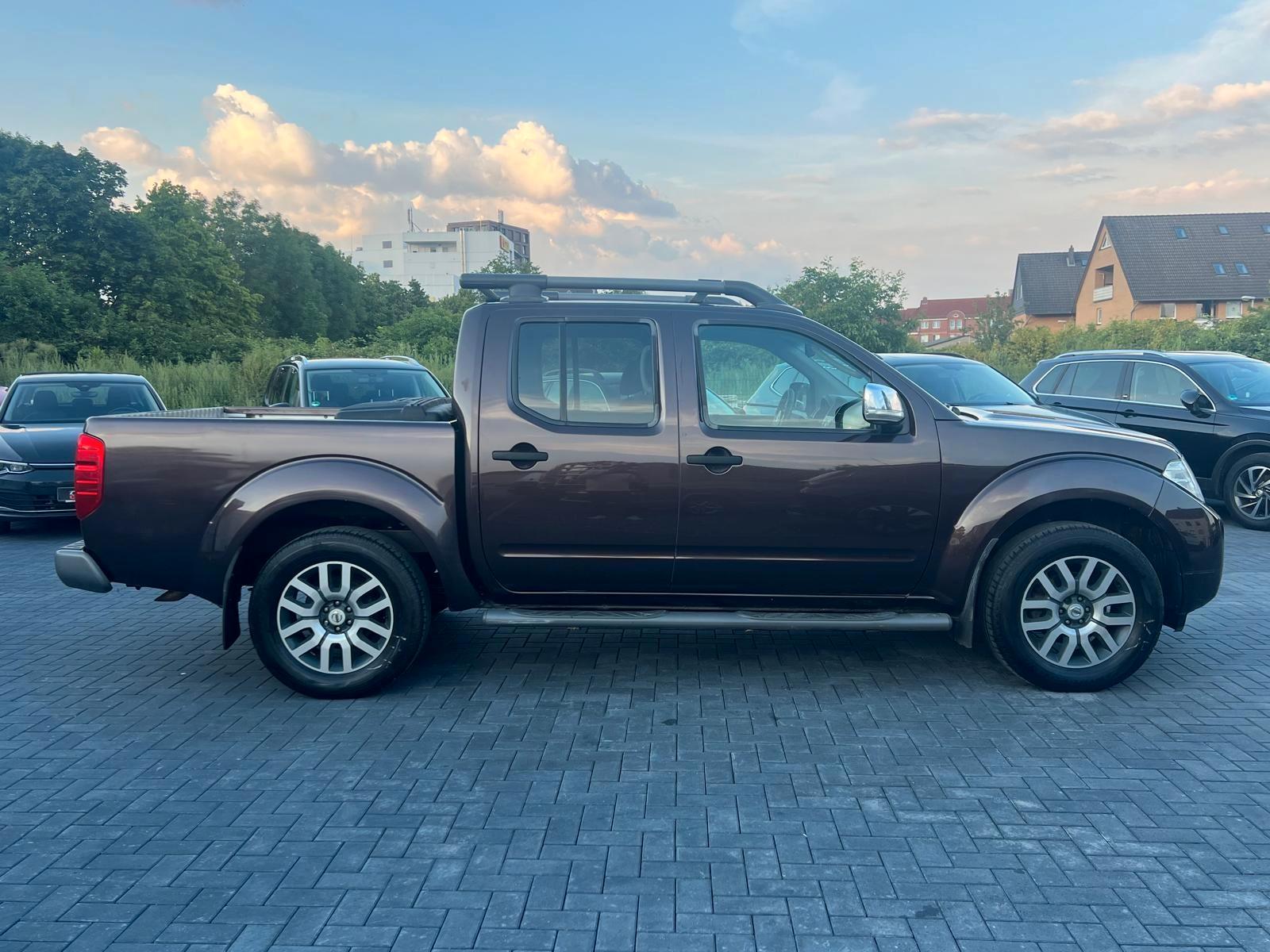 NISSAN NAVARA 2.5 DCI 190 CH 4X4 DOUBLE CAB LE BVA – GPS – SIÈGES CHAUFFANTS – CAMÉRA – ATTELAGE