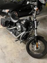 Harley-Davidson  Street Bob 2017, 19.000 km, Vivid Black  - Motorräder in Wiesbaden
