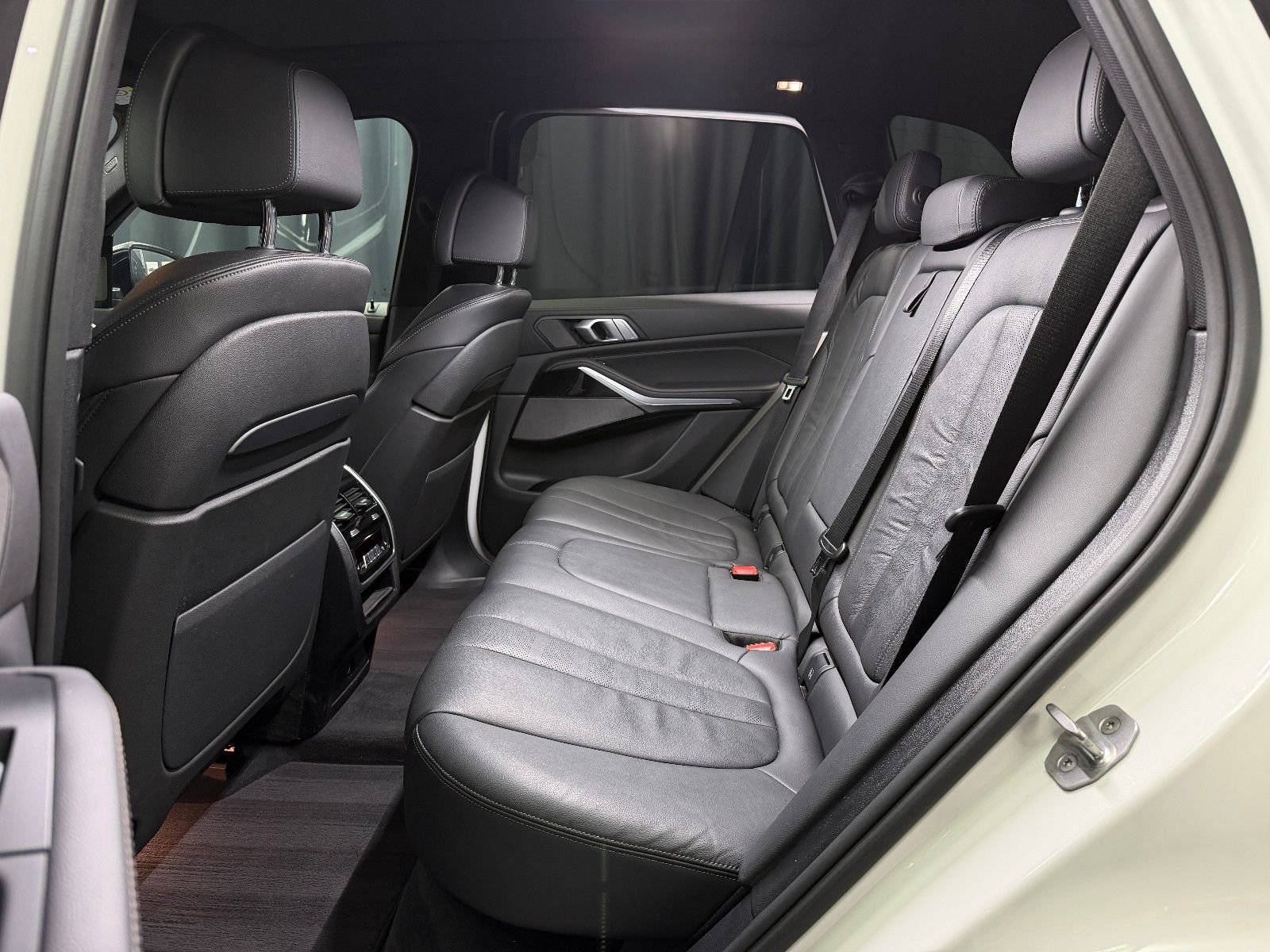 Fahrzeugabbildung BMW X5 M50d|LASER|H&K|360°|PANO|GESTIK|AHK|HuD