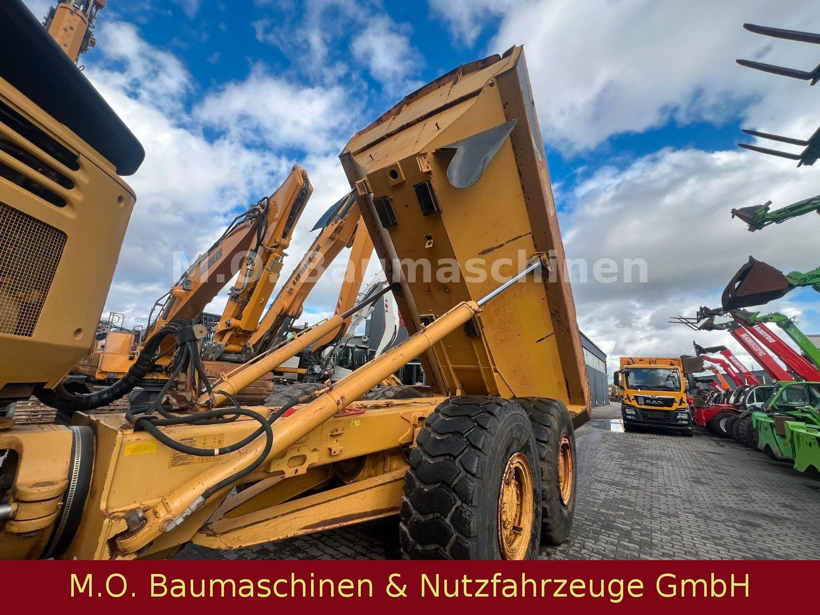 Fahrzeugabbildung CAT CAT 730 / Dumper /