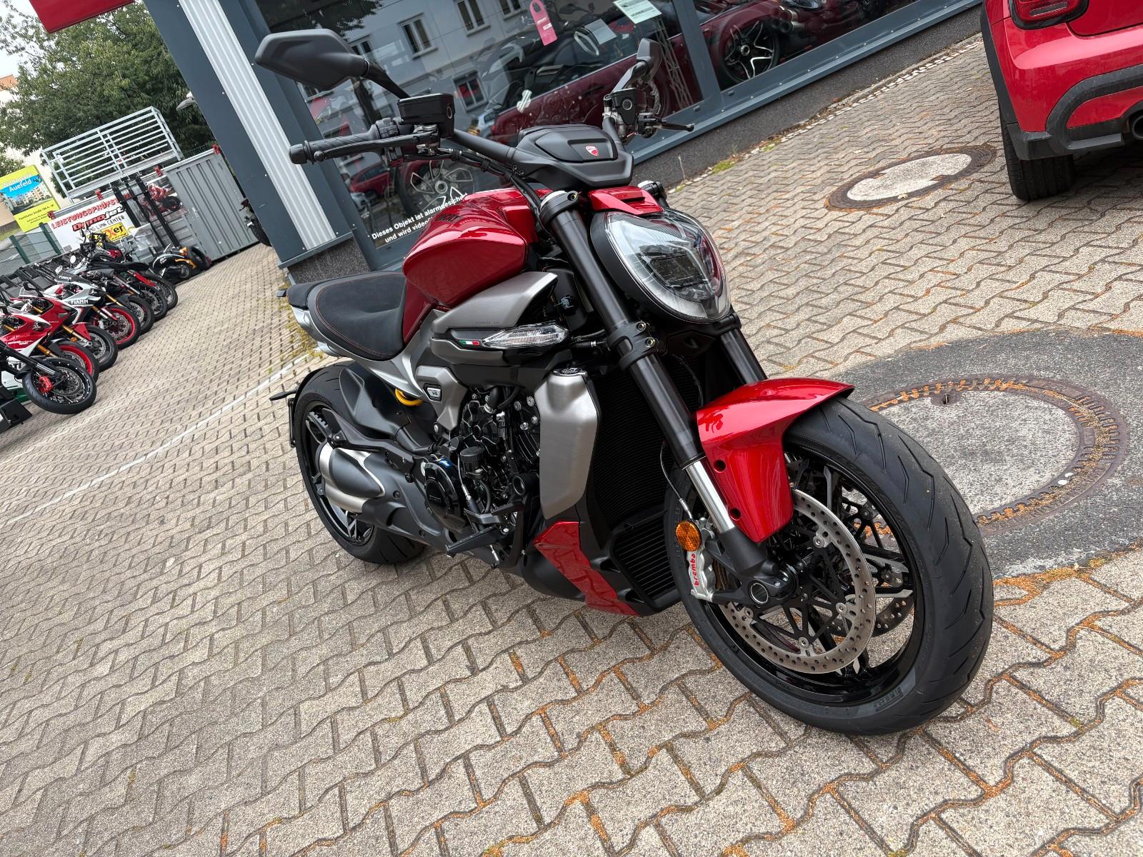 Ducati X-Diavel V4  /  Sofort verfügbar !