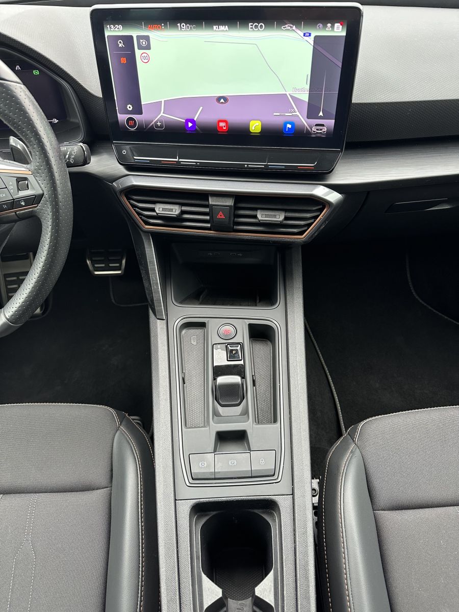 Fahrzeugabbildung CUPRA Leon SpT VZ e-Hybrid NAV+LED+AHK+KESSY+VISIONPL