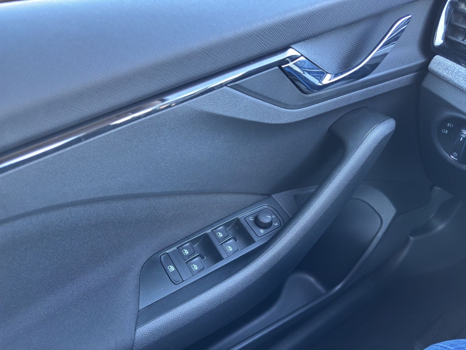 Fahrzeugabbildung SKODA Scala Selection 1.0 TSI Matrix LED AHZ Climatron