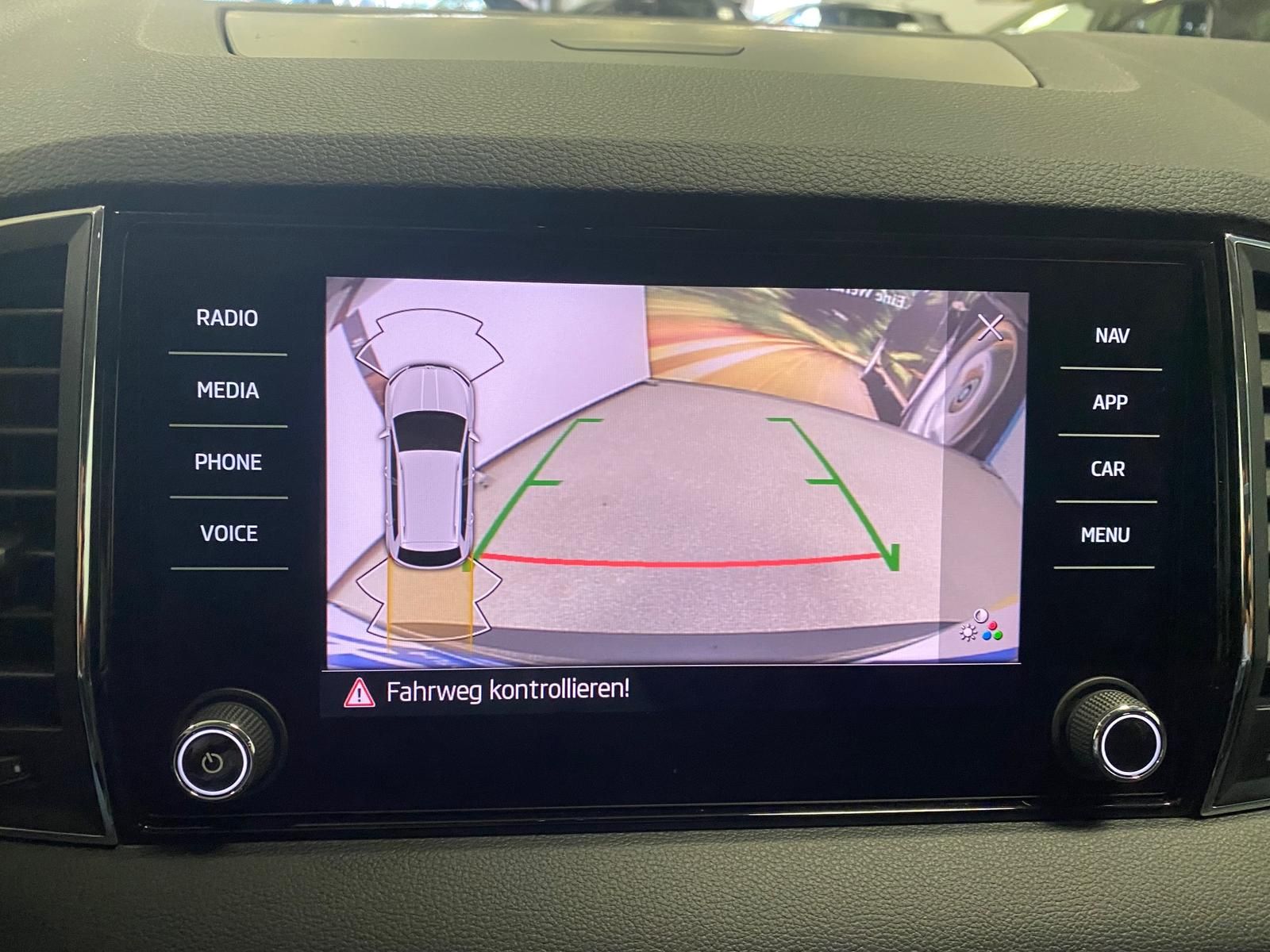 Fahrzeugabbildung SKODA Karoq 1.5 TSI +APP+KLIMA+ACC+RFK+PDC+NAVI+SITZHE