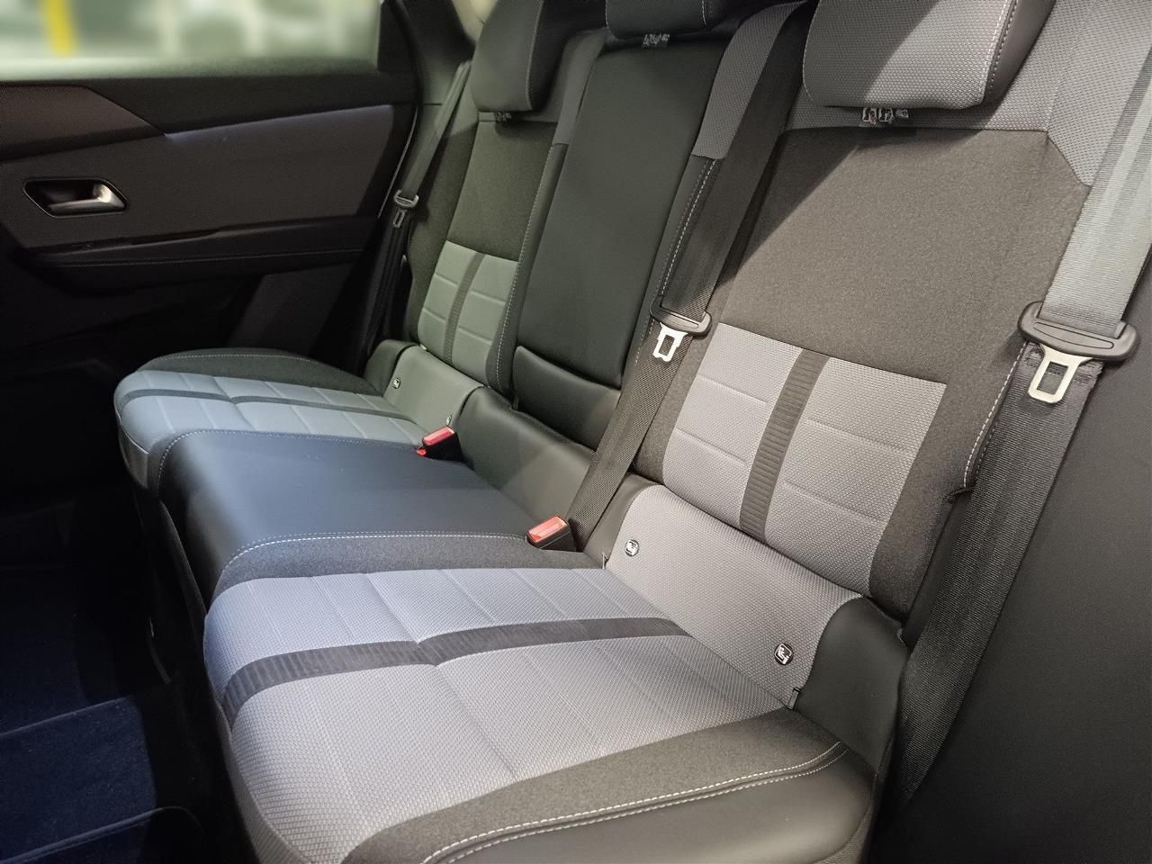 Fahrzeugabbildung Opel Grandland 1.2 48V Mild-Hybrid 100 kW GS