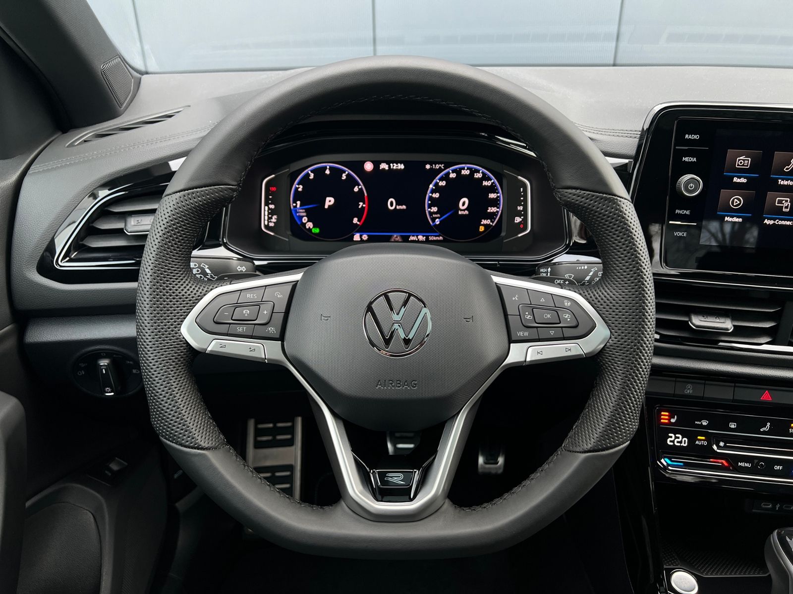 Fahrzeugabbildung Volkswagen T-Roc R-Line 1.5 TSI DSG *Black Style, AHK, Pano