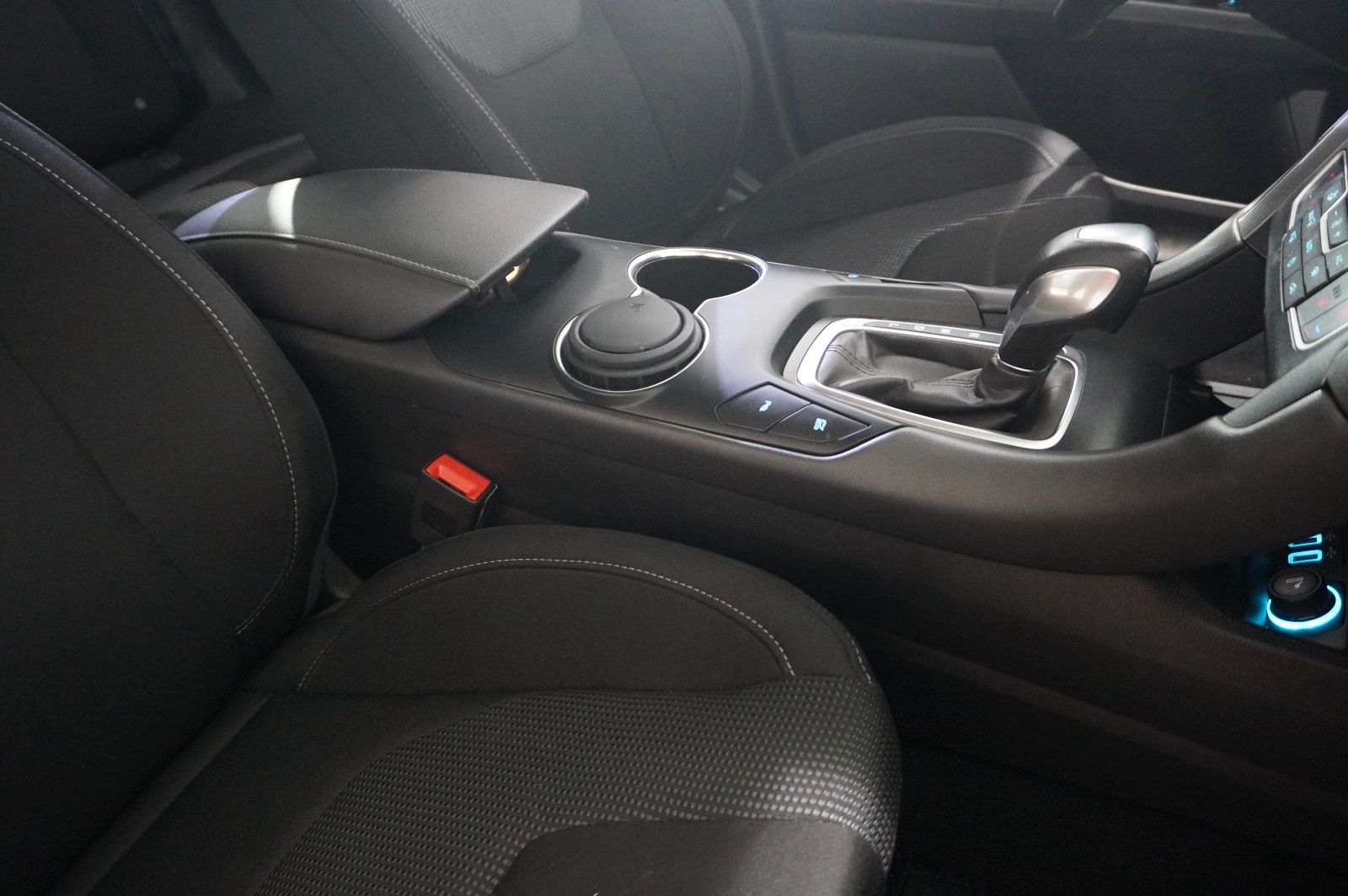 Fahrzeugabbildung Ford Mondeo Turnier 2.0 TITANIUM NAVI/LED/SPORT/DAB+