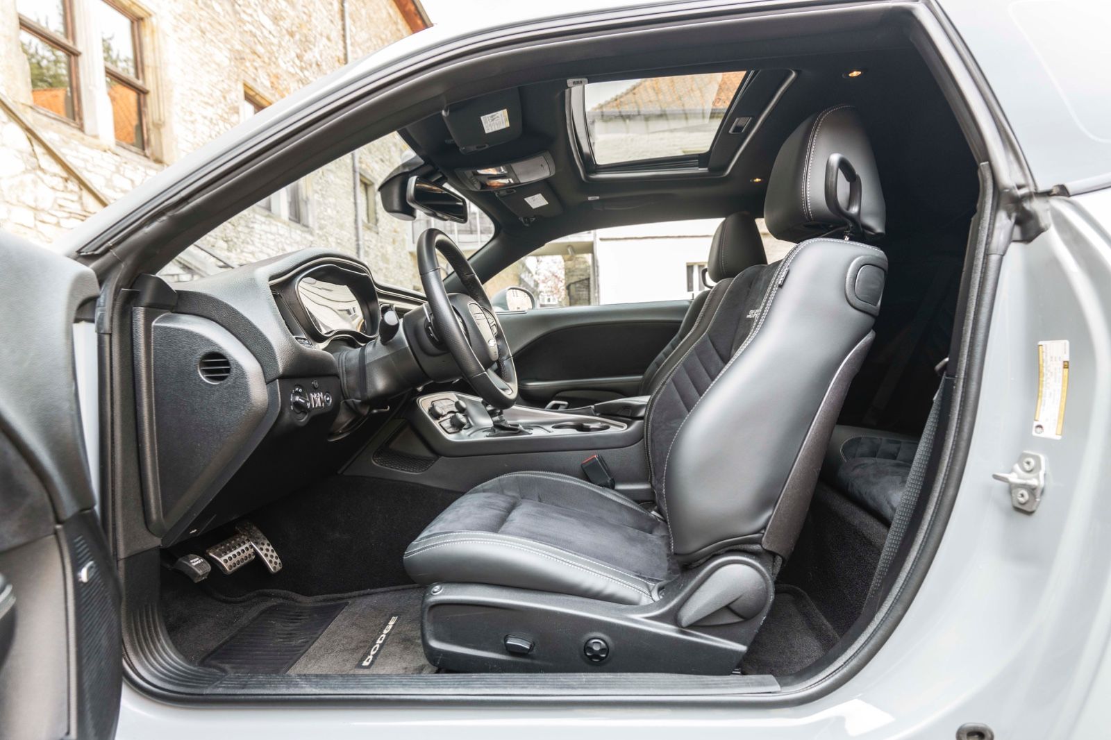 Fahrzeugabbildung Dodge Challenger 5.7L  R/T SHAKER CARPLAY KAM ALPINE