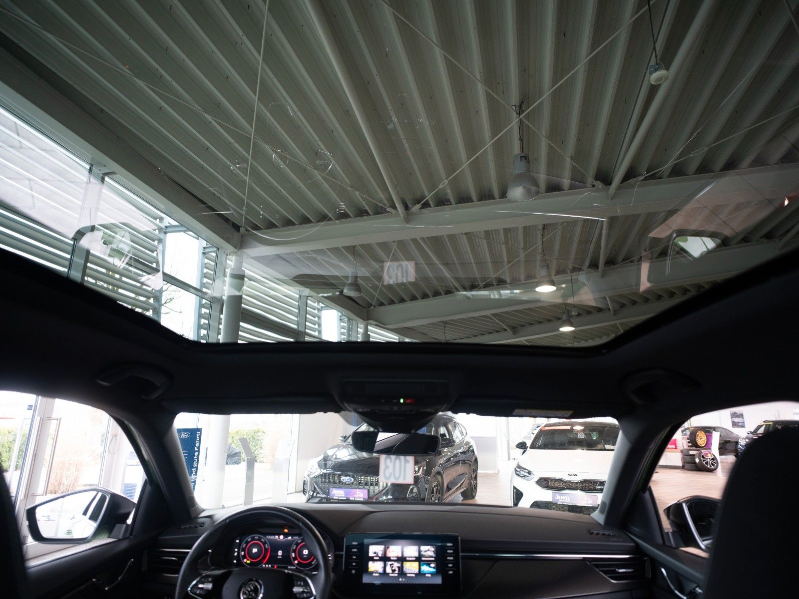 Fahrzeugabbildung SKODA Scala Monte Carlo DSG/KEYLESS/NAVI/LED/PDC/PANO