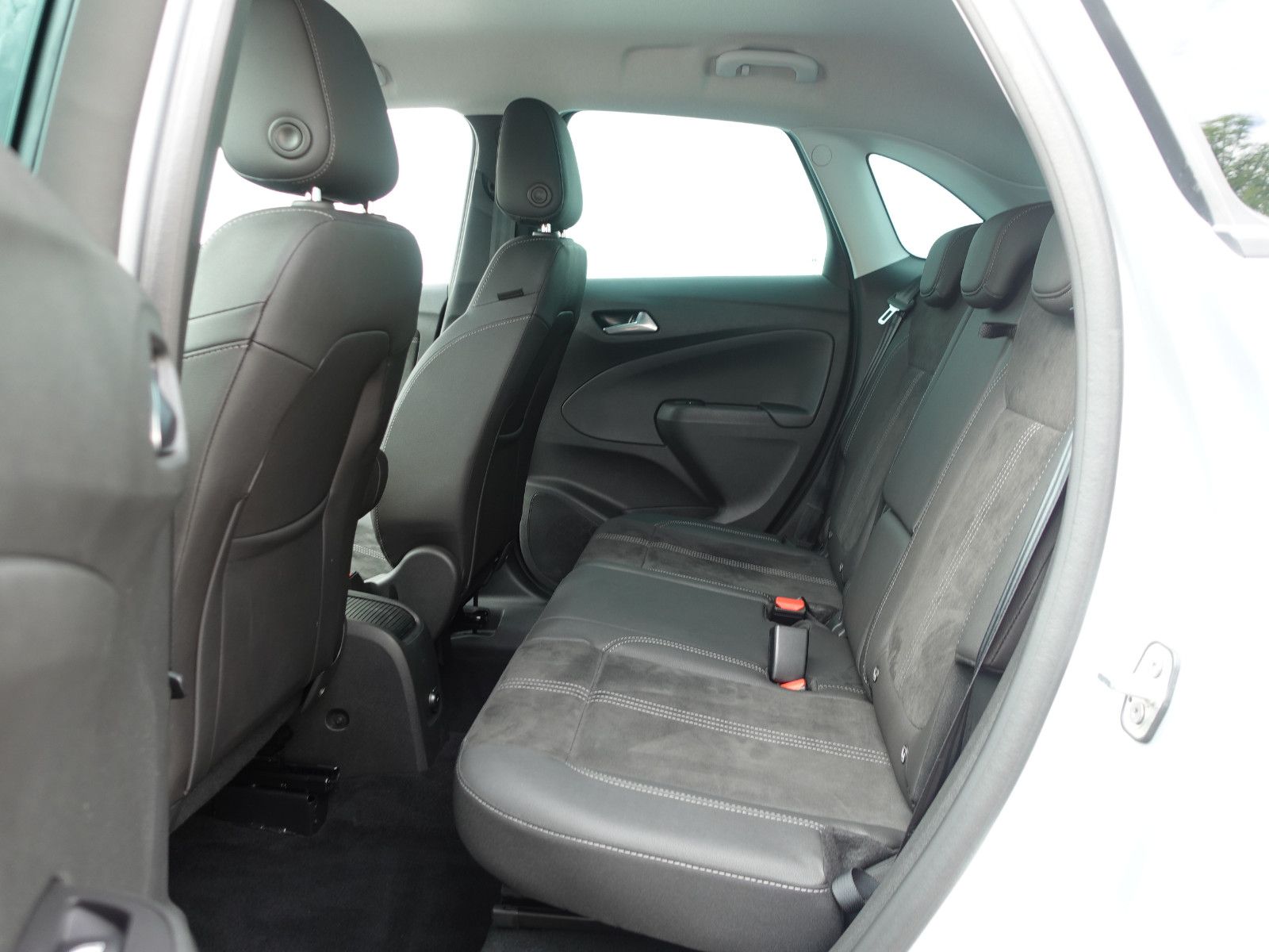Fahrzeugabbildung Opel Crossland Ultimate 1.2T,Navi,Kamera,Sitzhz,Allw.