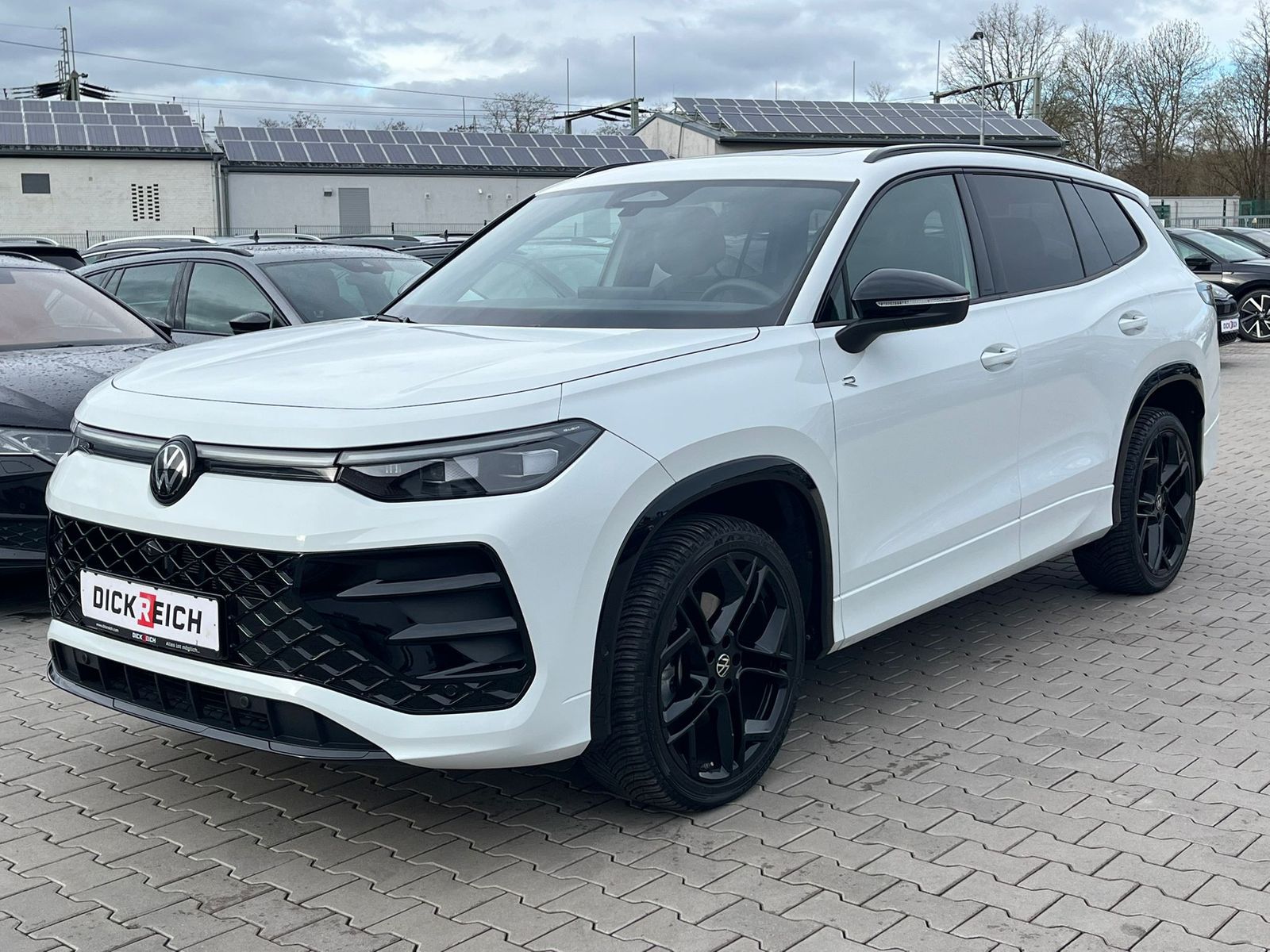 Fahrzeugabbildung Volkswagen Tayron 2.0 TDI 4M R-Line 7S*IQ-L.*LEDER*PANO*HUD