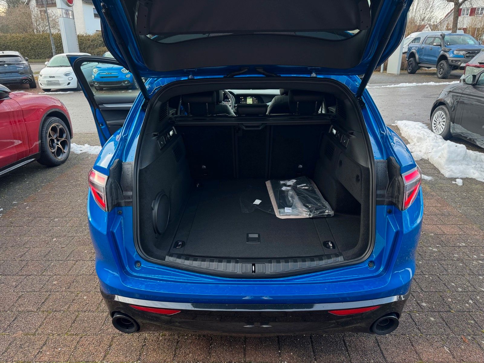 Fahrzeugabbildung Alfa Romeo VELOCE 2.0 Turbo 280PS Q4 GLASDACH NAVI KAMERA