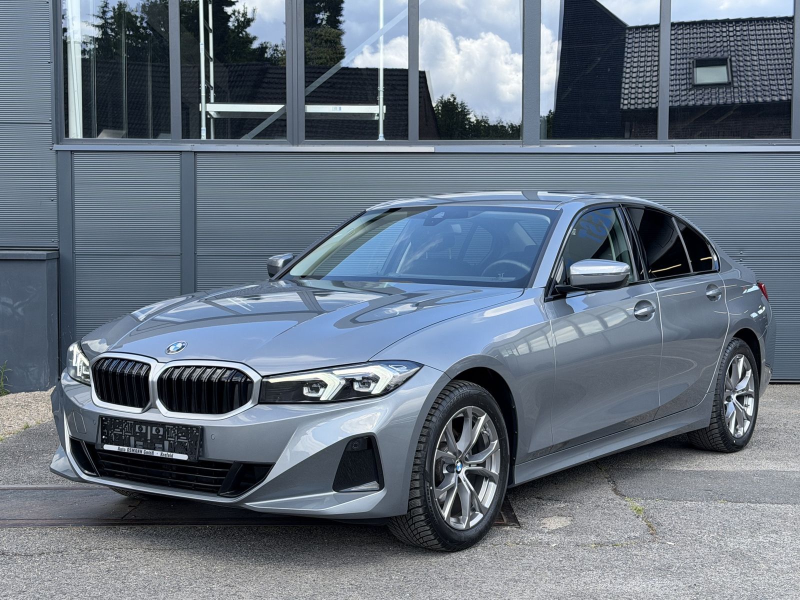 BMW 320 d xDrive | Live Cockpit Plus | Shadow Line foto 2