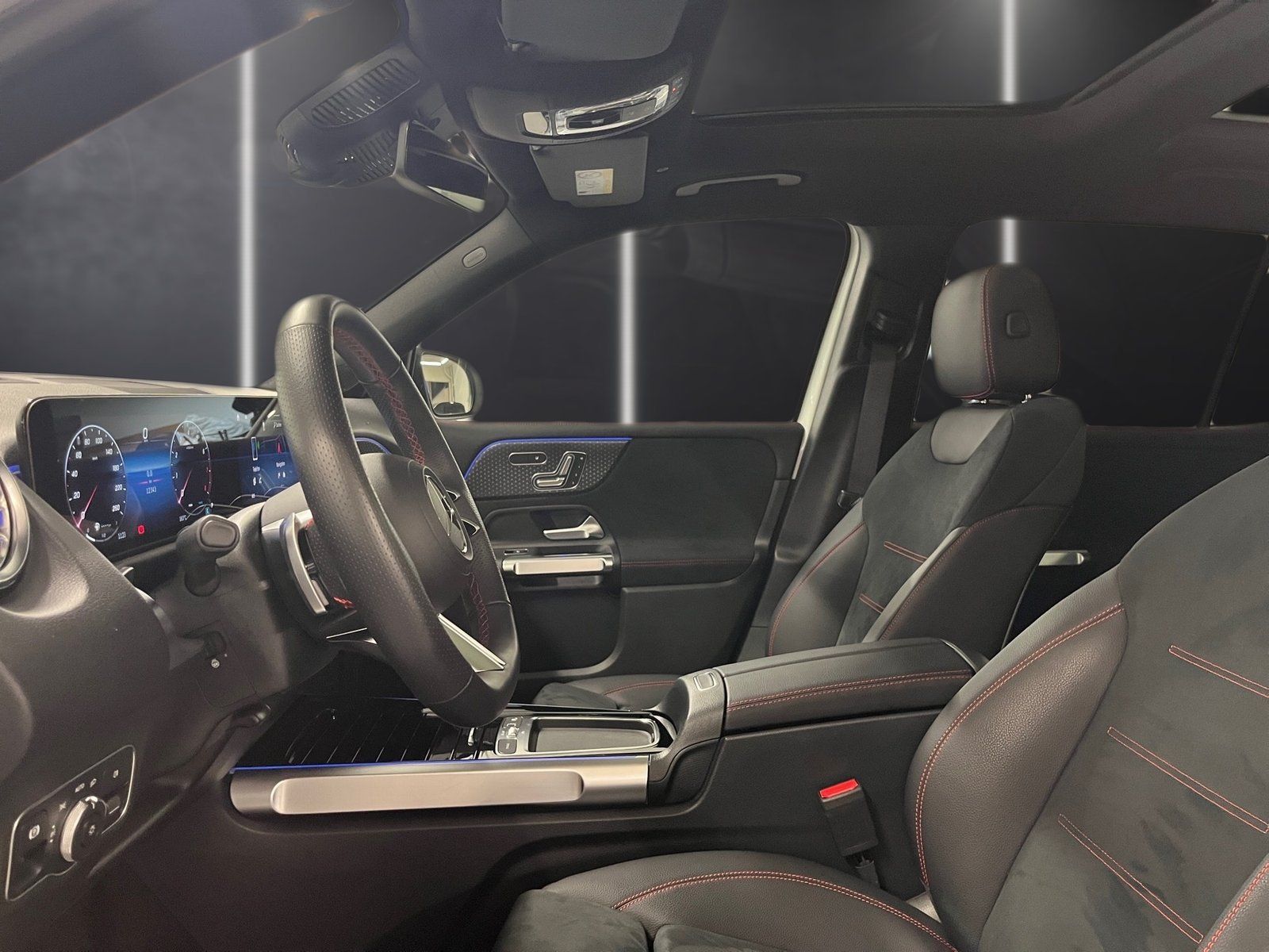 Fahrzeugabbildung Mercedes-Benz GLB 250 4M AMG Plus*Pano*HUD*360°*Multibeam*Memo