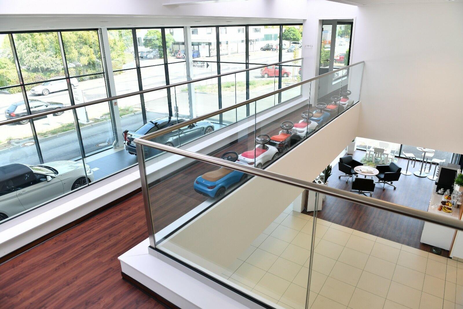 showroom-image-top