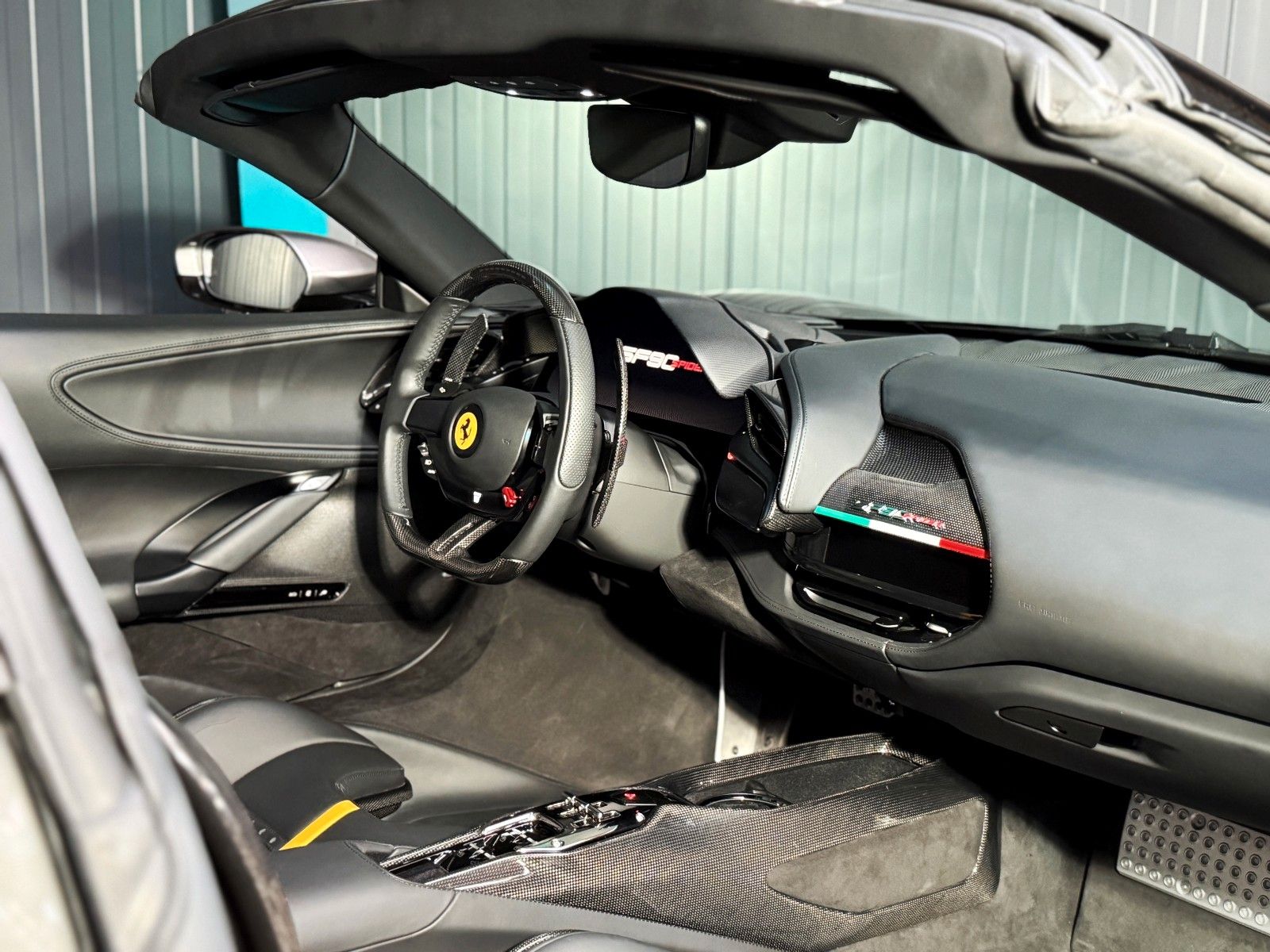 Fahrzeugabbildung Ferrari SF90 + Grigio Ferro + 2.257 km + Lift + Daytona