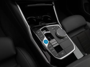 Fahrzeugabbildung BMW i4 eD35 Gran Coupé Glasdach Kamera DAB H/K Komfo