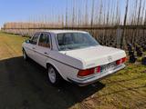 Mercedes-Benz W123 280 E Automatik Oldtimer  - Mercedes-Benz 280 Limousine W123 mit Benzin-Antrieb