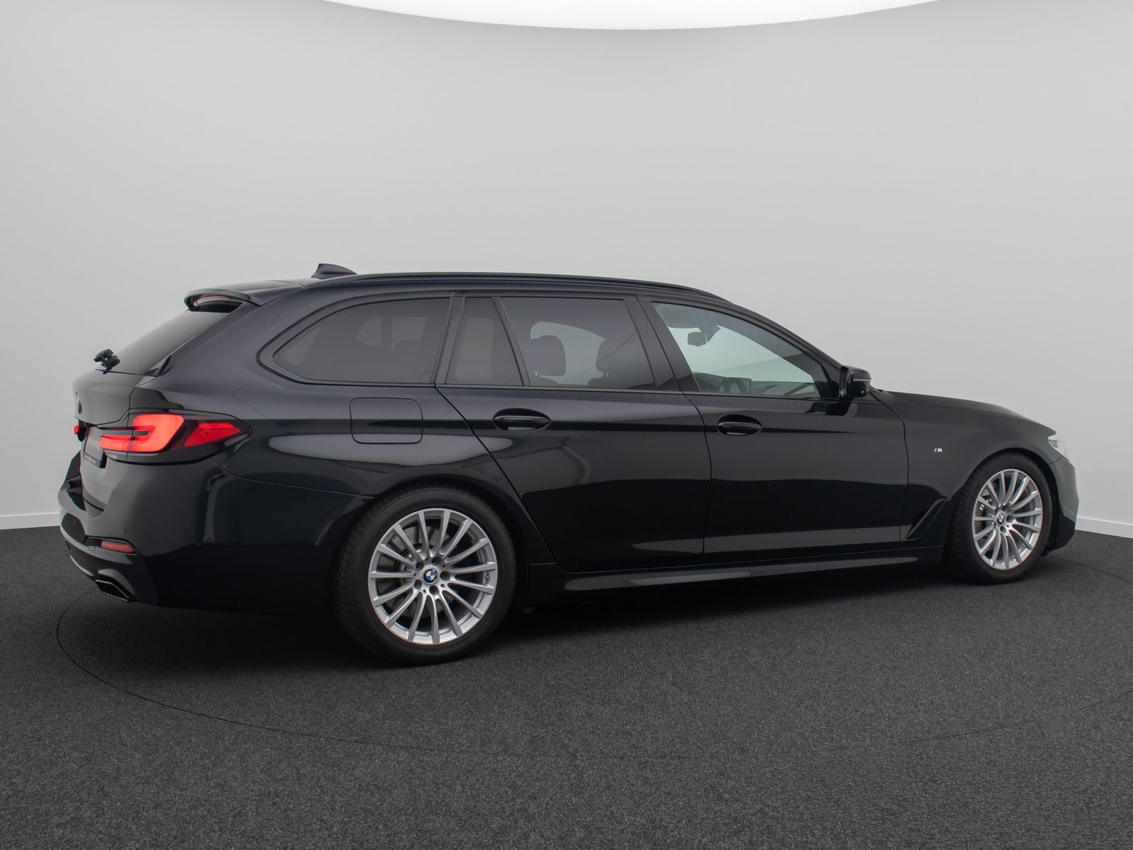 Fahrzeugabbildung BMW 530d xD M-Paket 360° LED DAB HUD Pano NaviPro