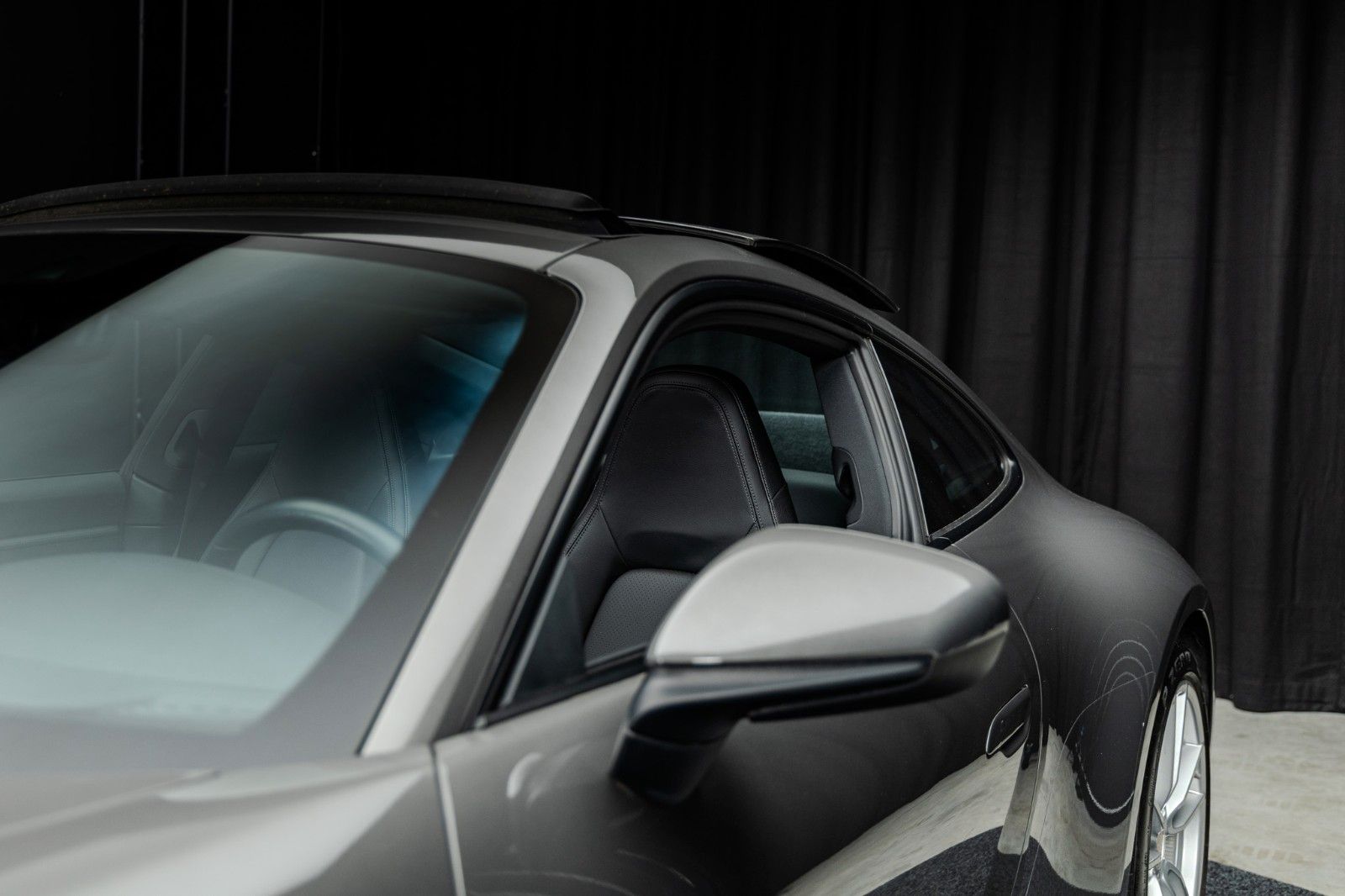 Fahrzeugabbildung Porsche 992 + 1. Hand + 16.050 km + Schiebedach + PDK