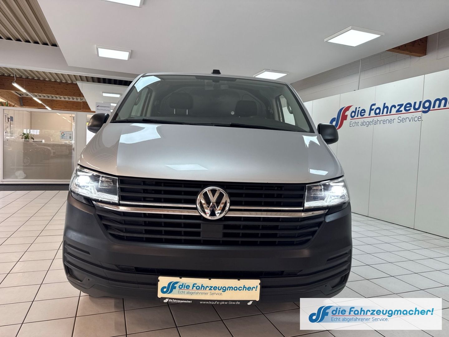 Fahrzeugabbildung Volkswagen Transporter T6.1 Kasten FWD Navi LED ACC Apple *