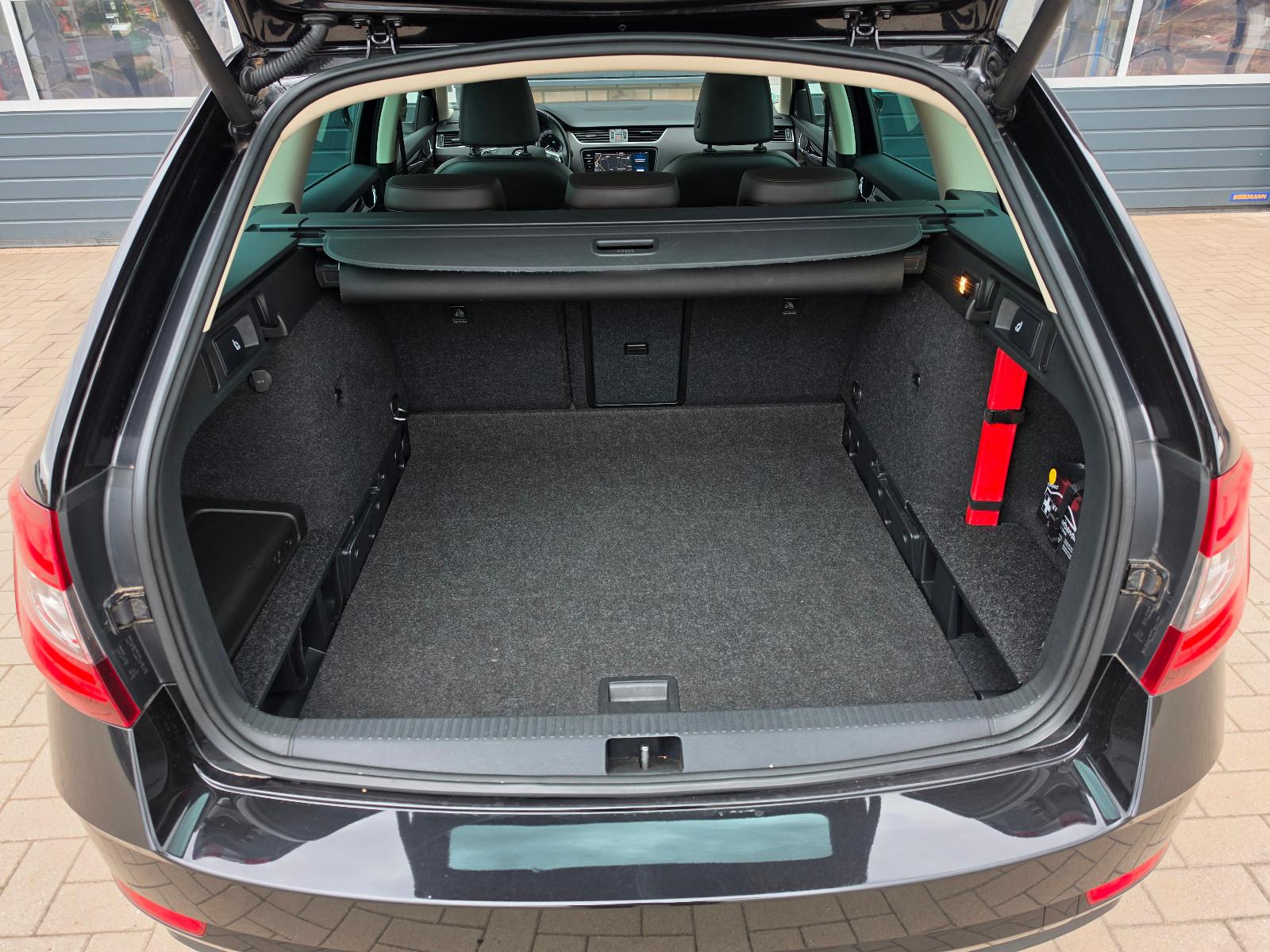 Skoda Octavia 2.0 L&K 4x4 TÜV Neu/Scheckh./LED/Pano.