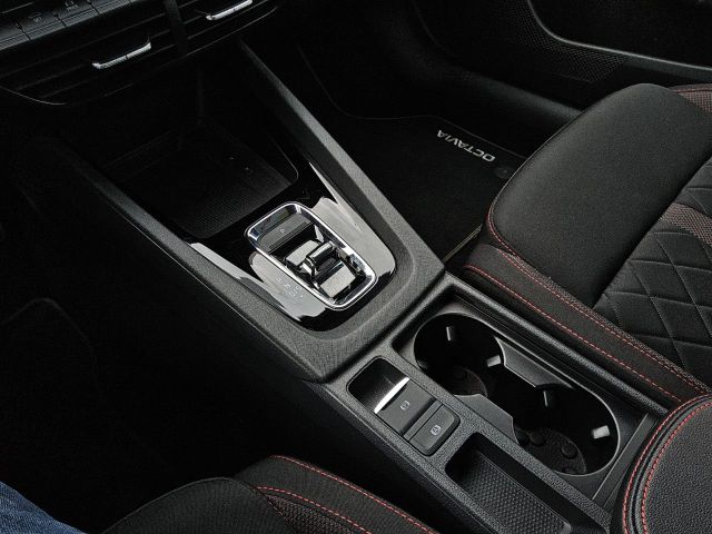 Octavia Combi RS 1.4TSI iV HeadUp Kamera
