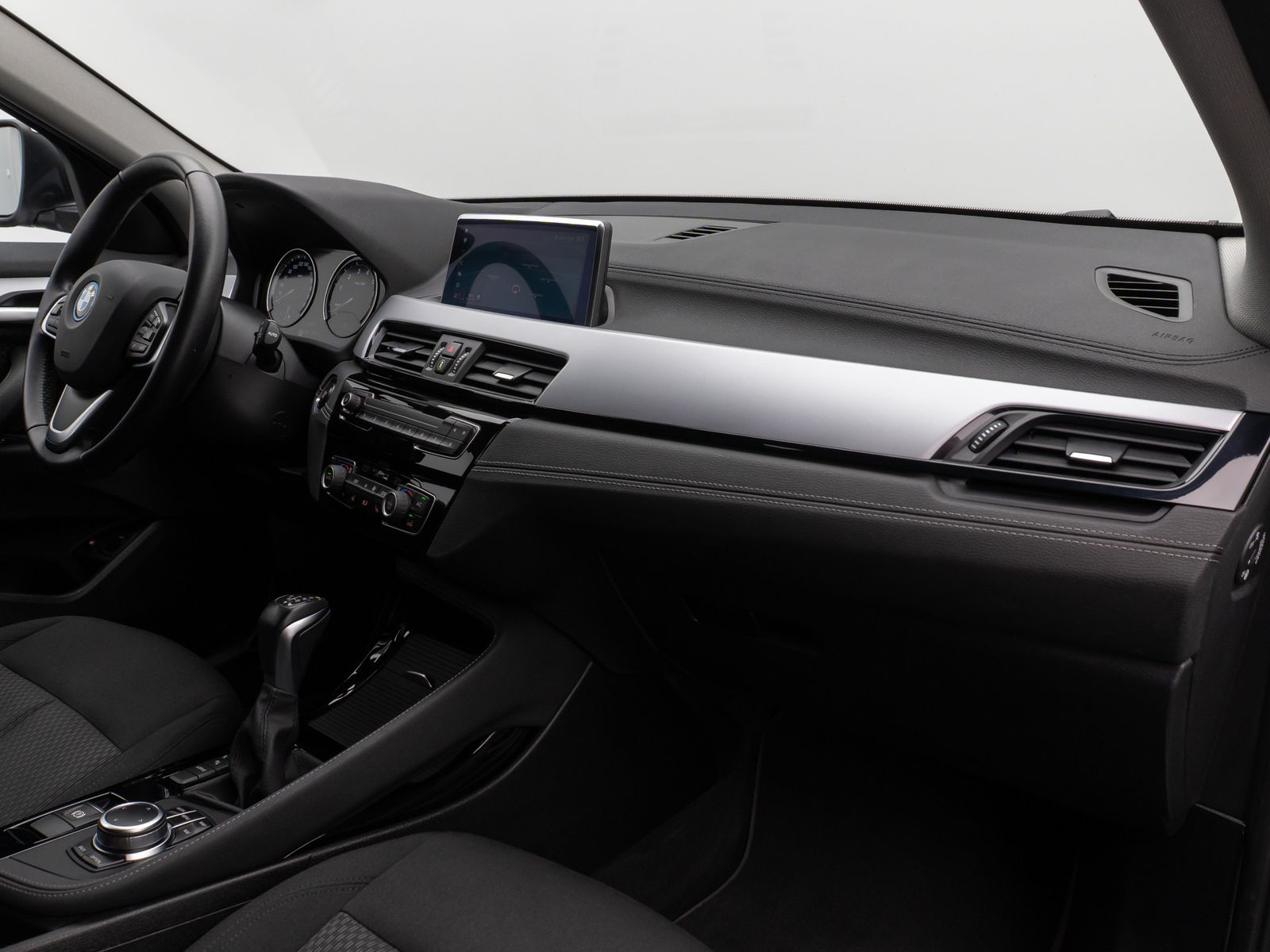 Fahrzeugabbildung BMW X2 xD25e Parkassist DAB Lordos Geschwindigkeitsr