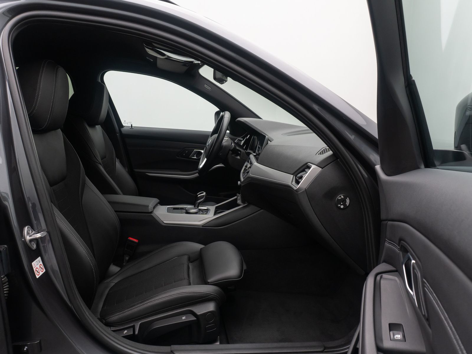 Fahrzeugabbildung BMW 318d Geschwindigreg DAB Alarm AHK WLAN M Sport