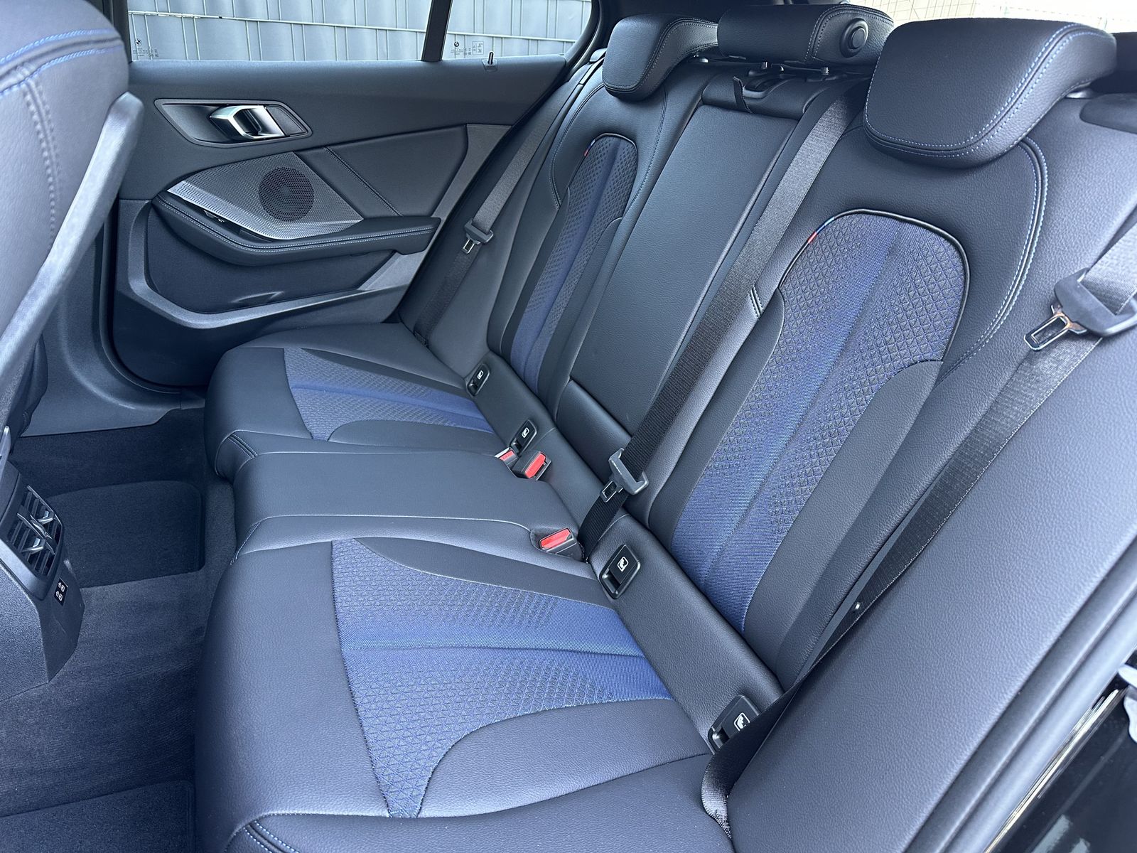 Fahrzeugabbildung BMW 120i M-Sport NAV+LED+PANO+SHZ+KAM+PARKASS+18ZOLL