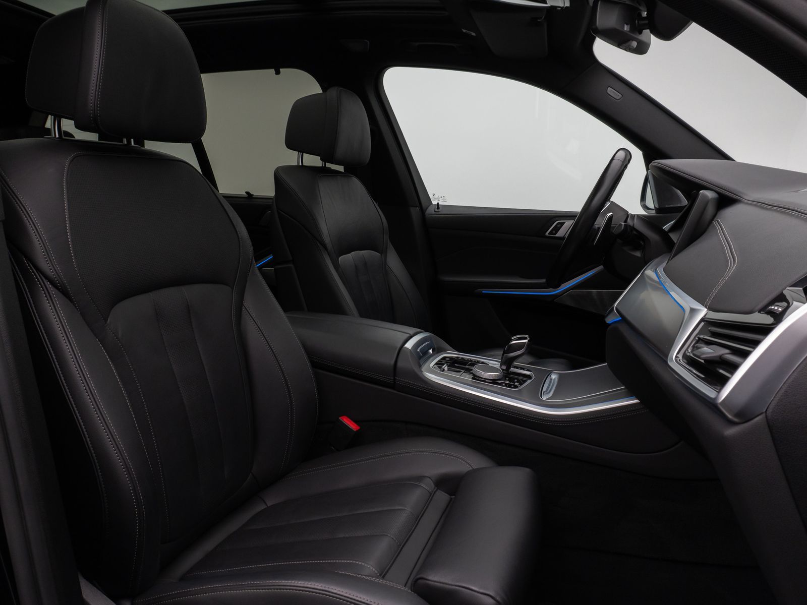 Fahrzeugabbildung BMW X5 xD45e M Sport Panorama Laser 360°HUD DAB B&W