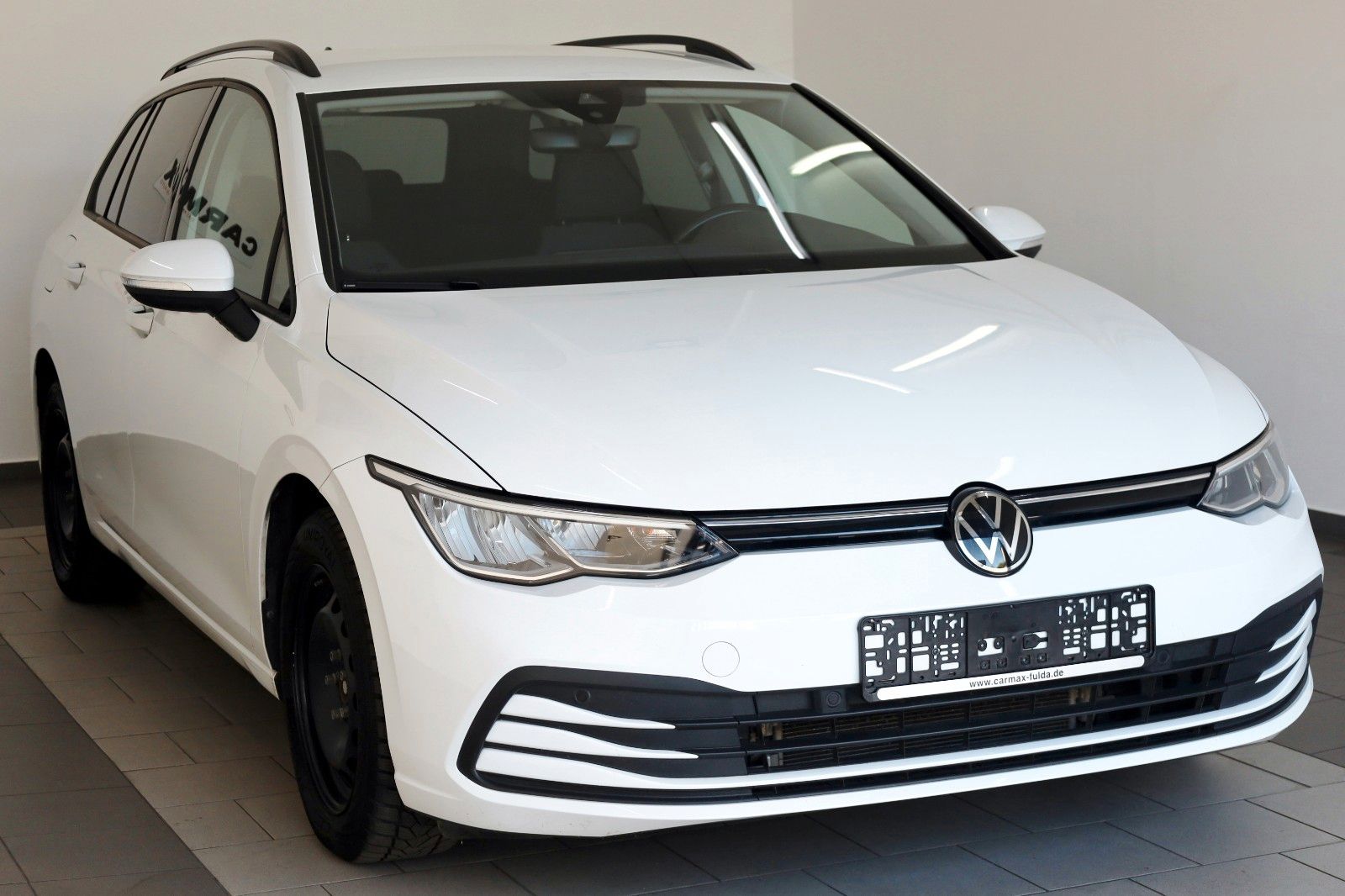 Fahrzeugabbildung Volkswagen Golf VIII Variant LIFE Navi,LED,Kamera,SH,PDC